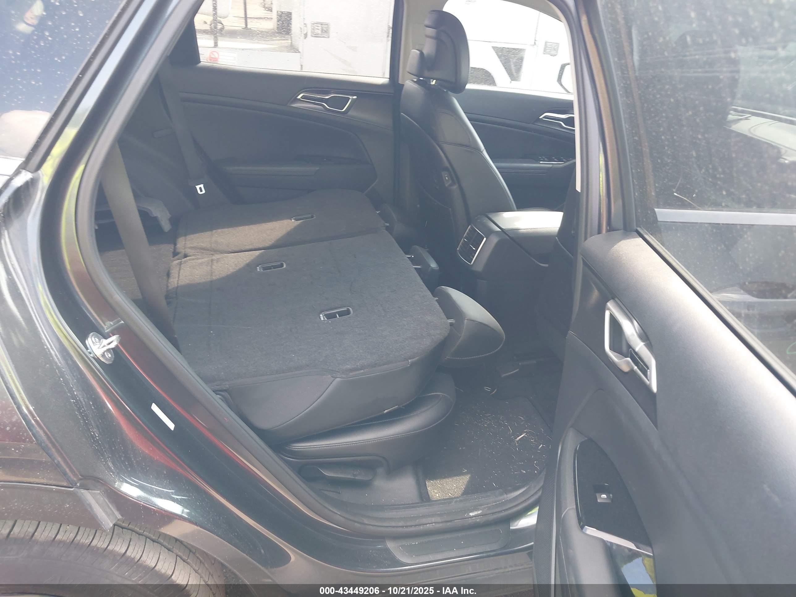 KIA SPORTAGE image 8