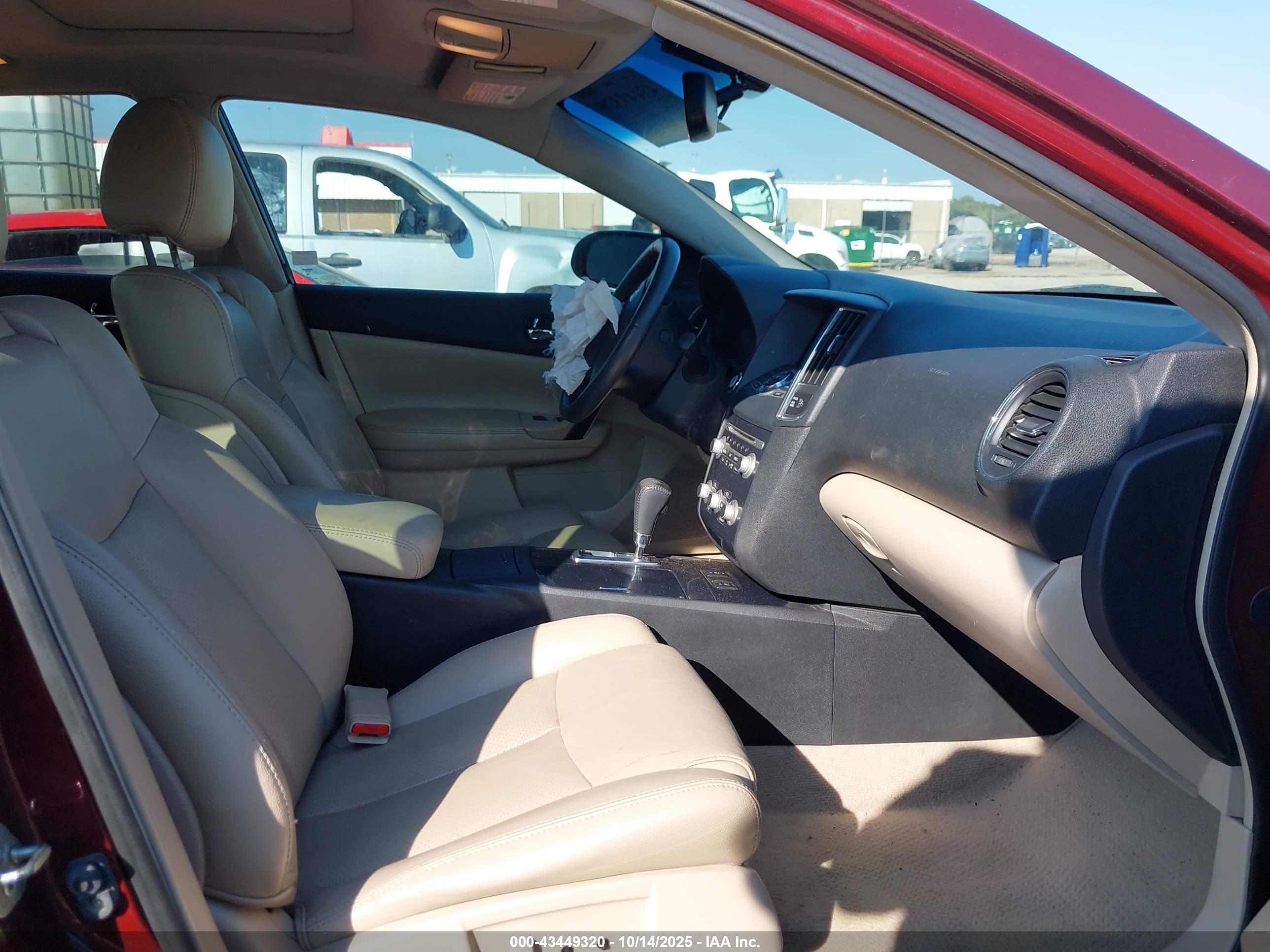 NISSAN MAXIMA image 5