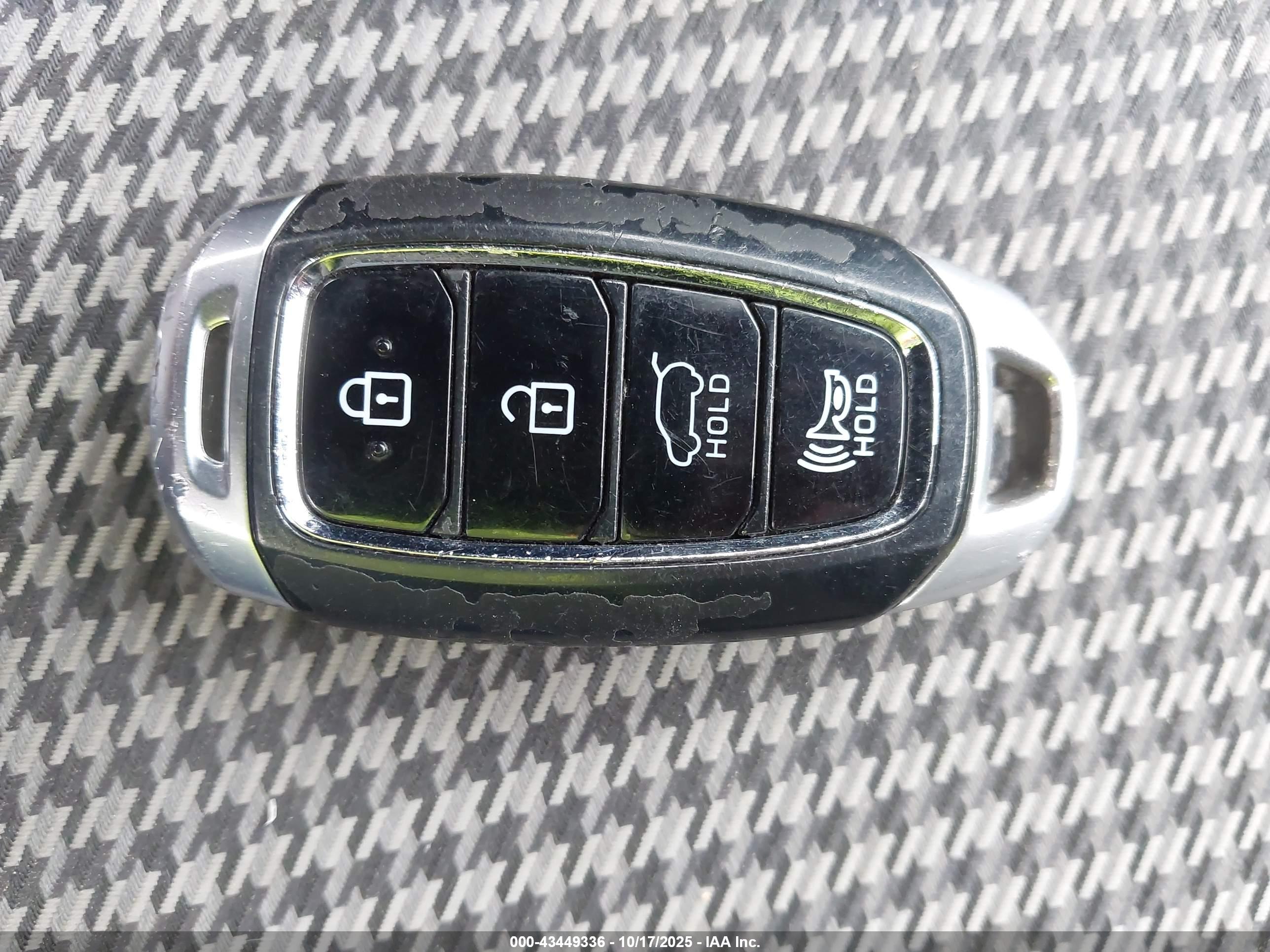 HYUNDAI KONA image 11