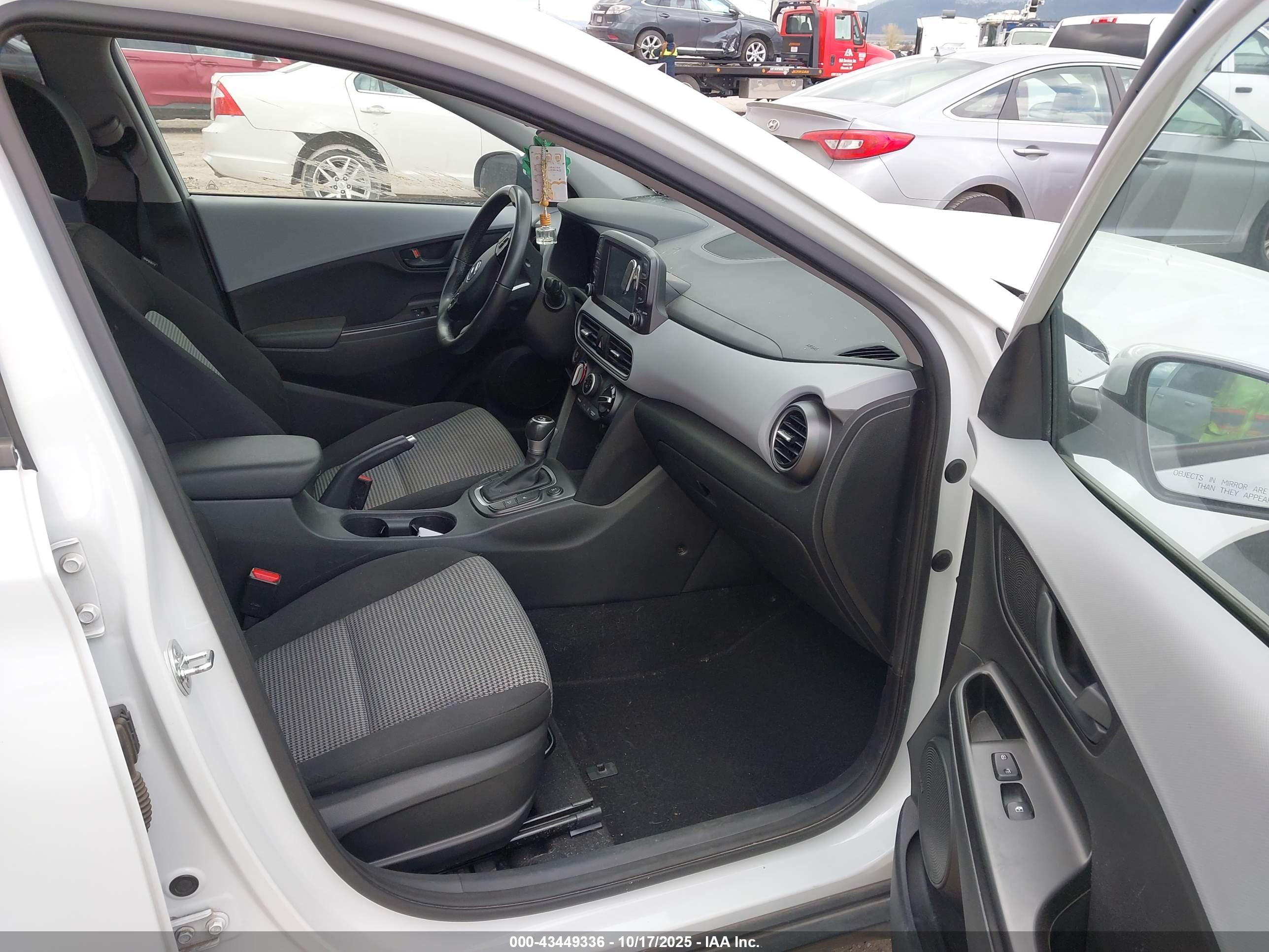 HYUNDAI KONA image 5