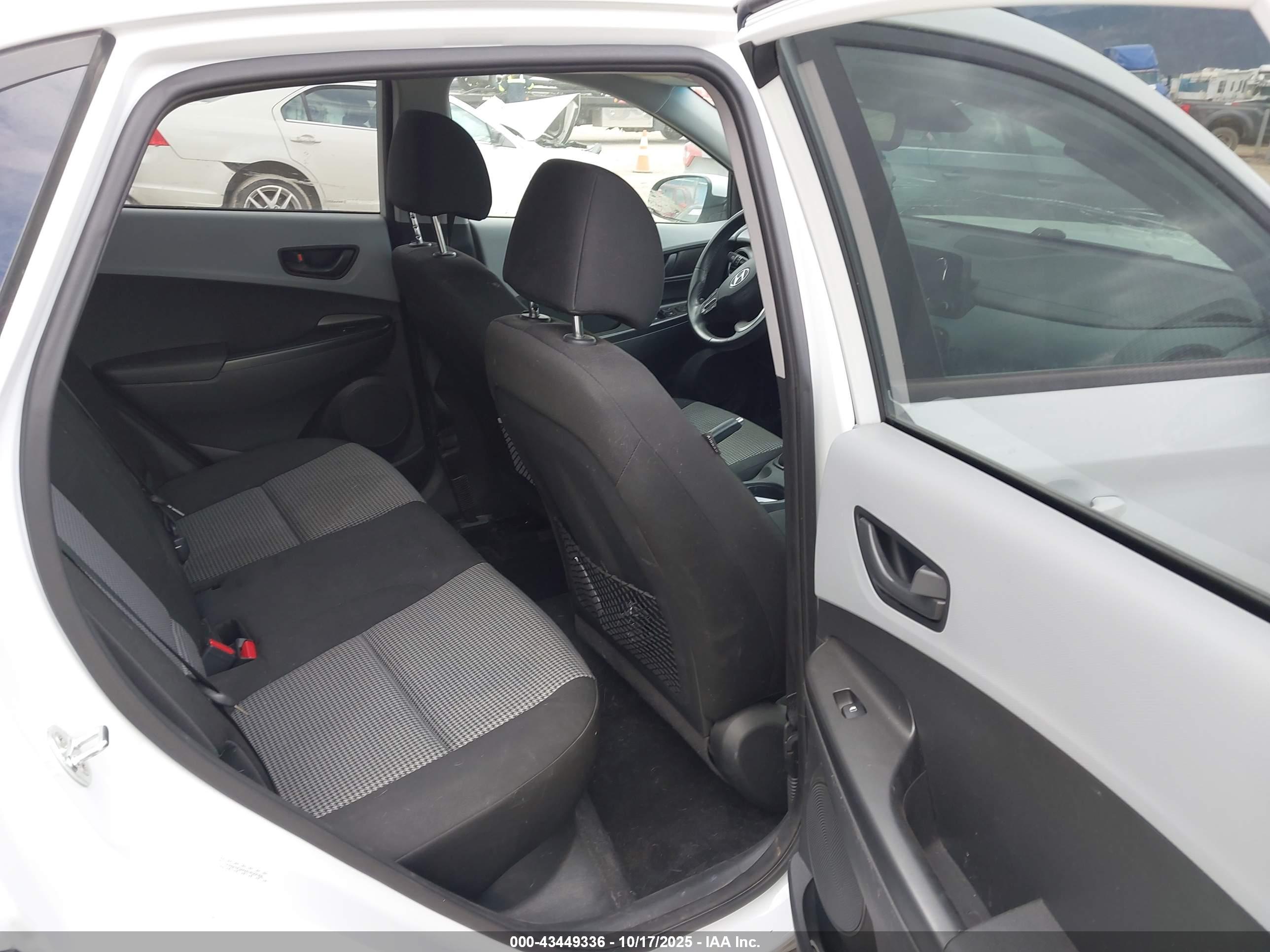 HYUNDAI KONA image 8