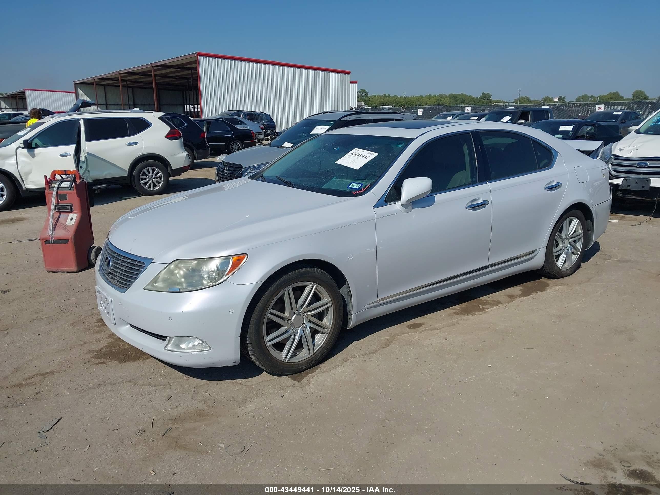 LEXUS LS image 2
