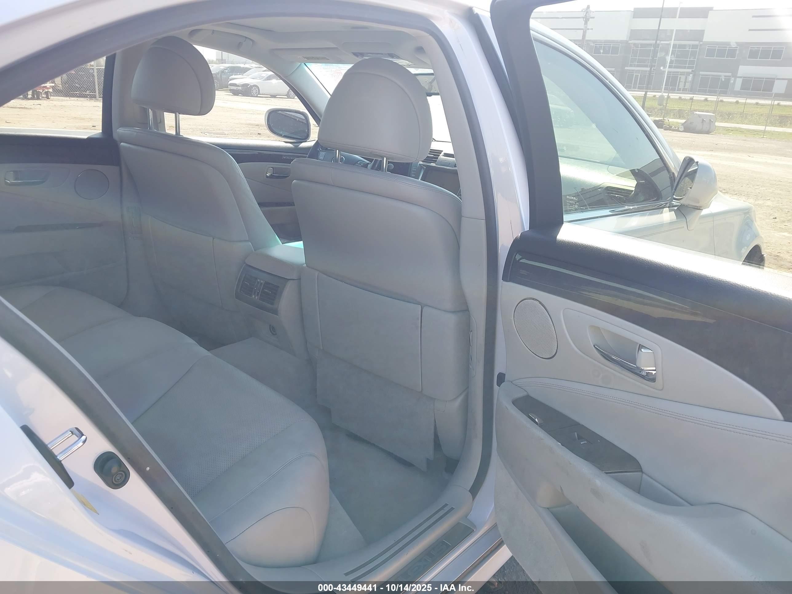 LEXUS LS image 8