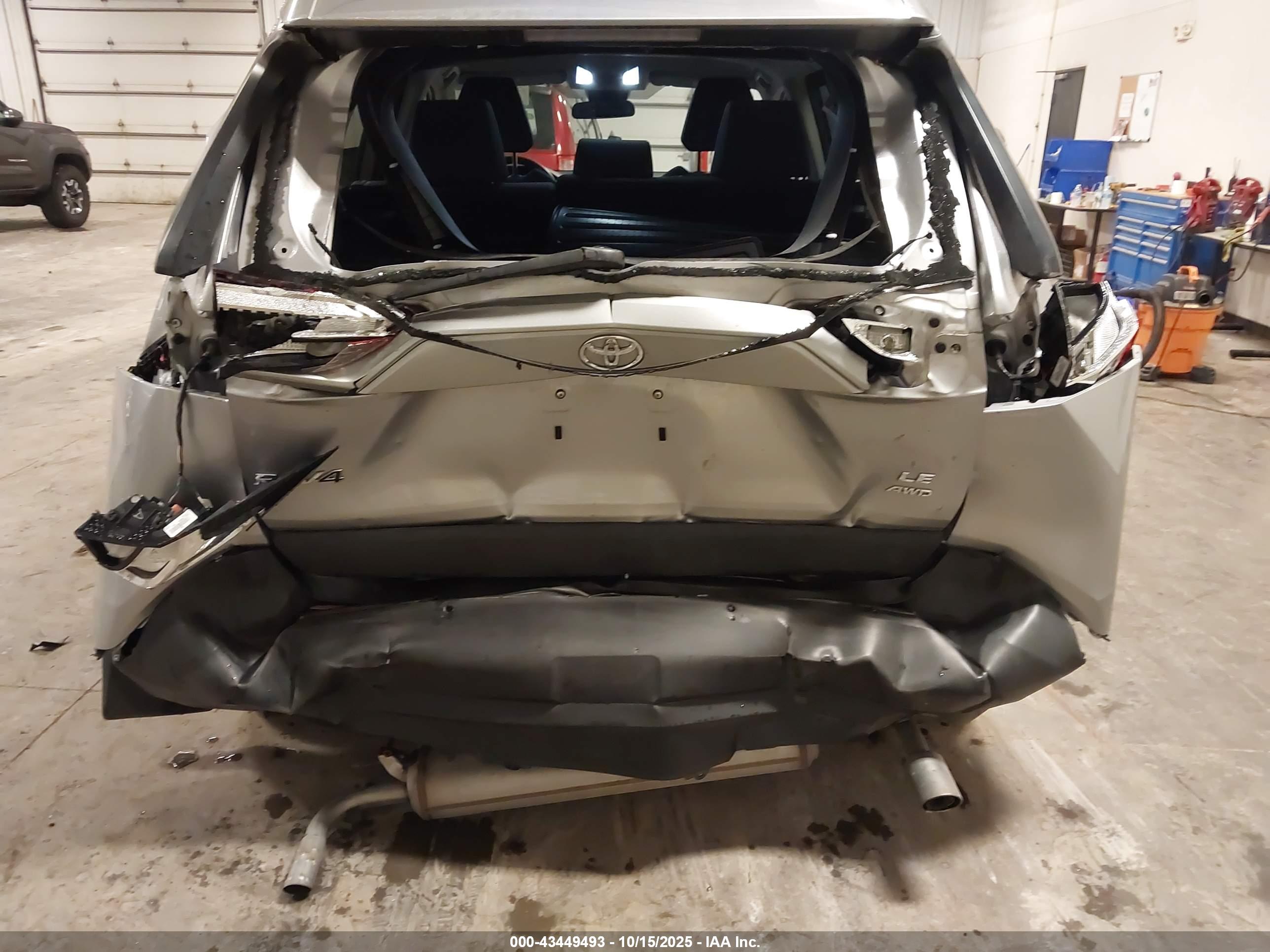 TOYOTA RAV4 image 6