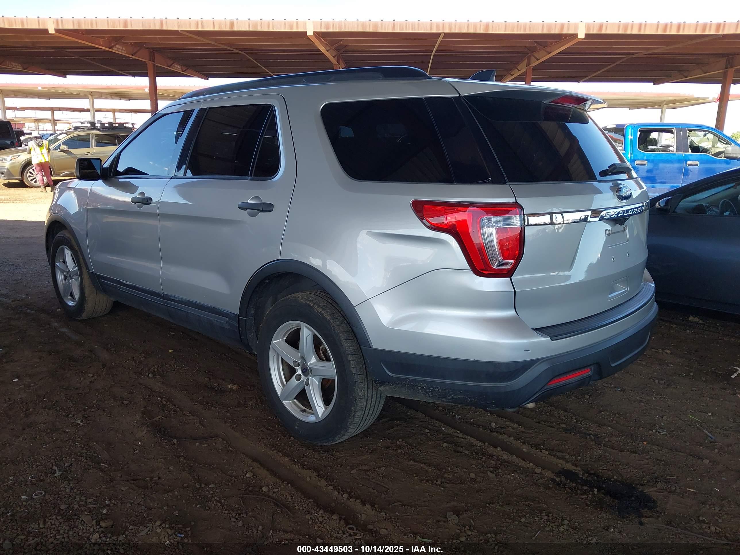 FORD EXPLORER image 3