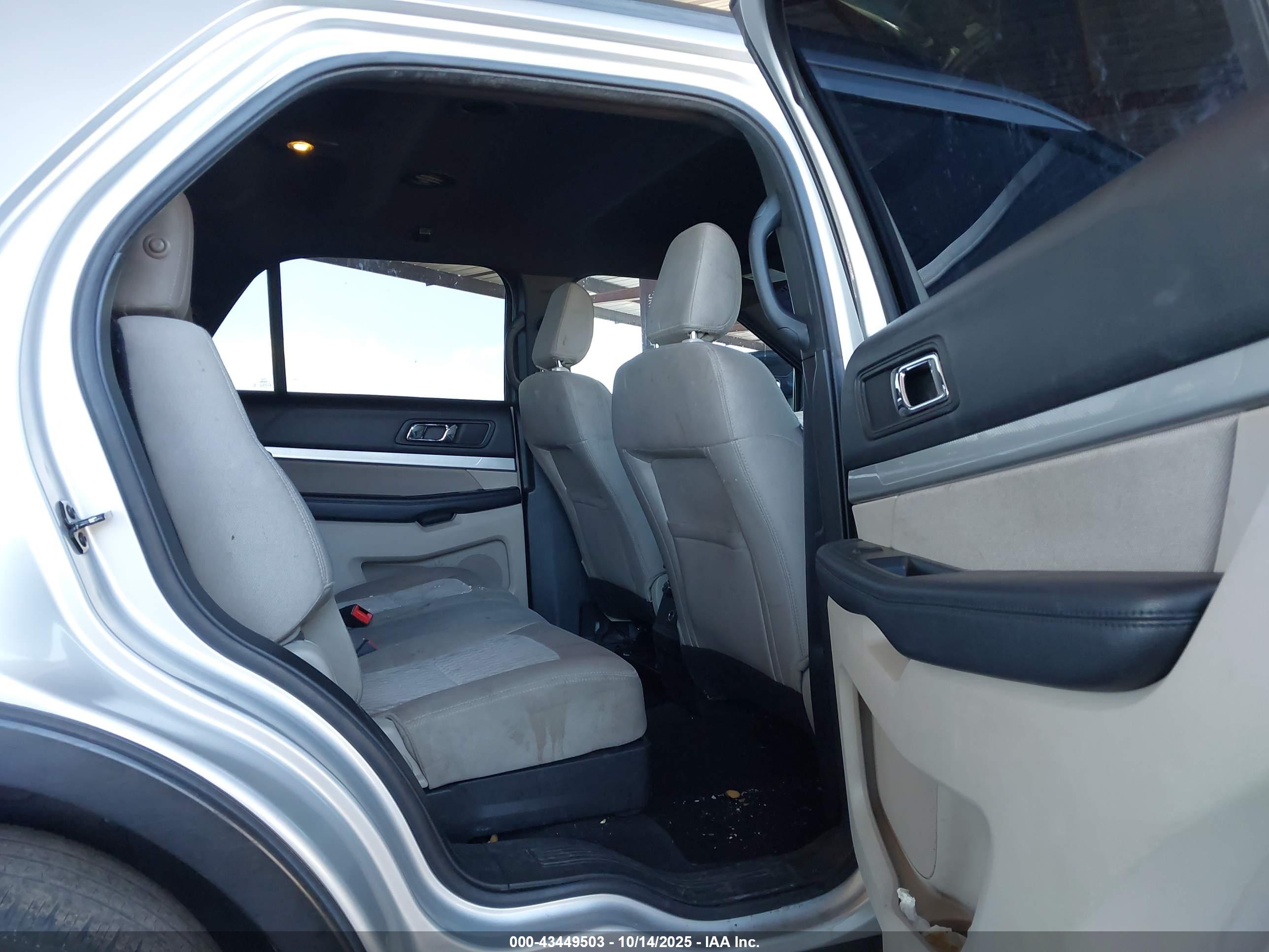 FORD EXPLORER image 8