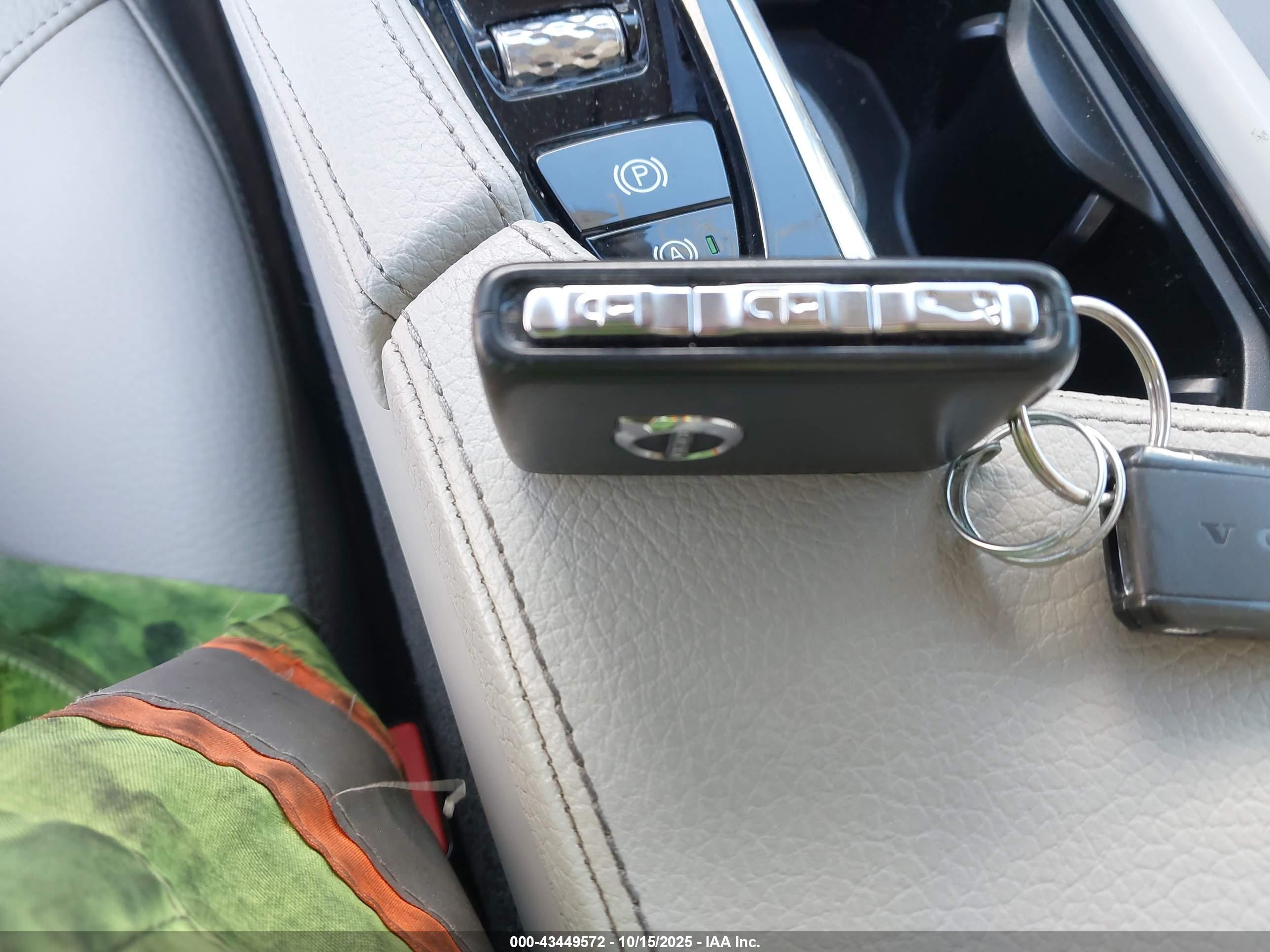 VOLVO S90 image 11