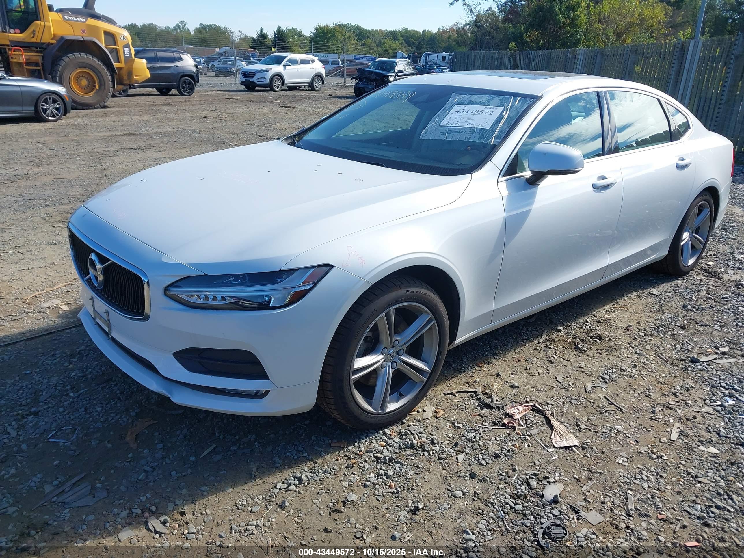 VOLVO S90 image 2