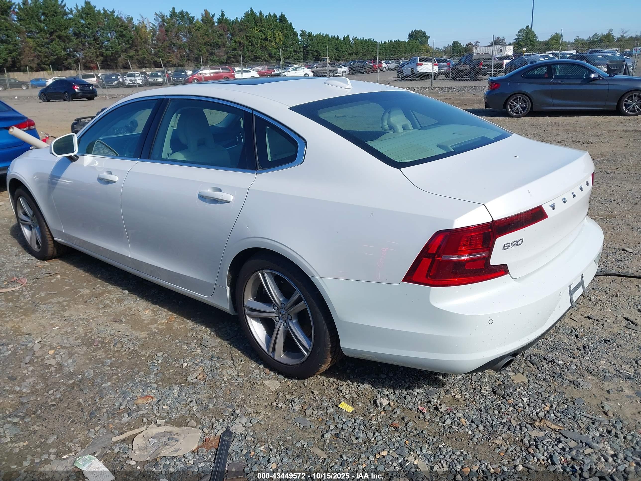 VOLVO S90 image 3