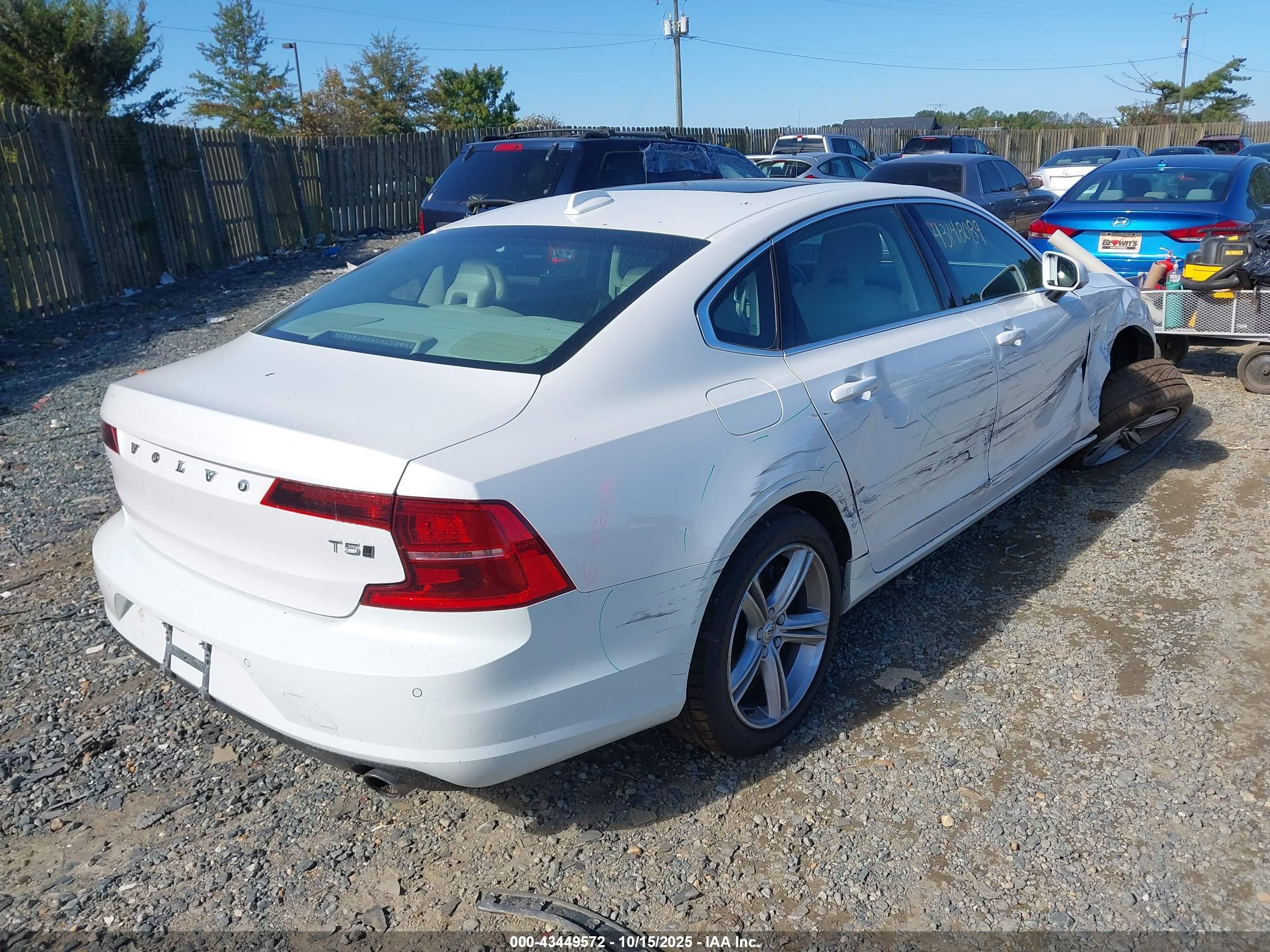 VOLVO S90 image 4