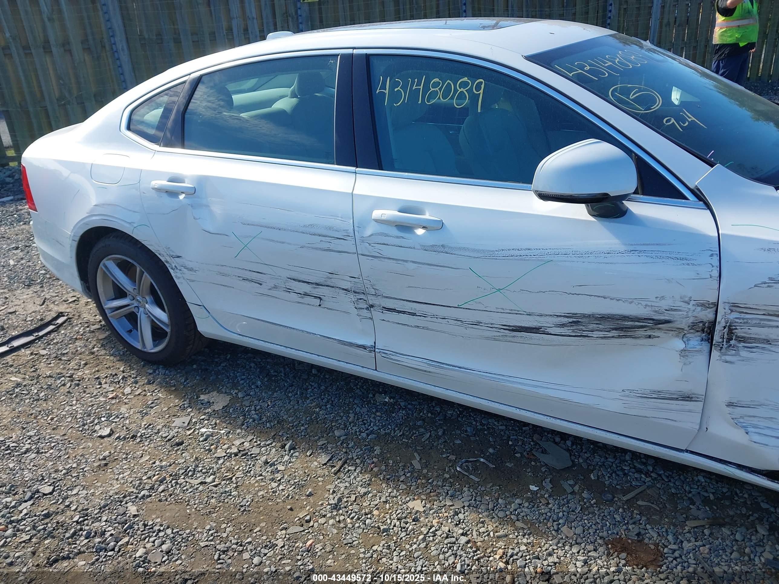 VOLVO S90 image 6
