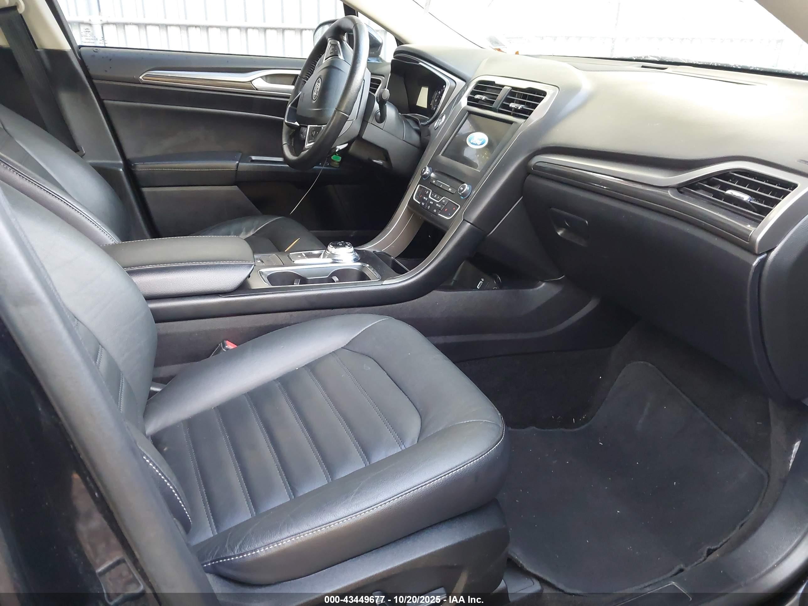 FORD FUSION image 5