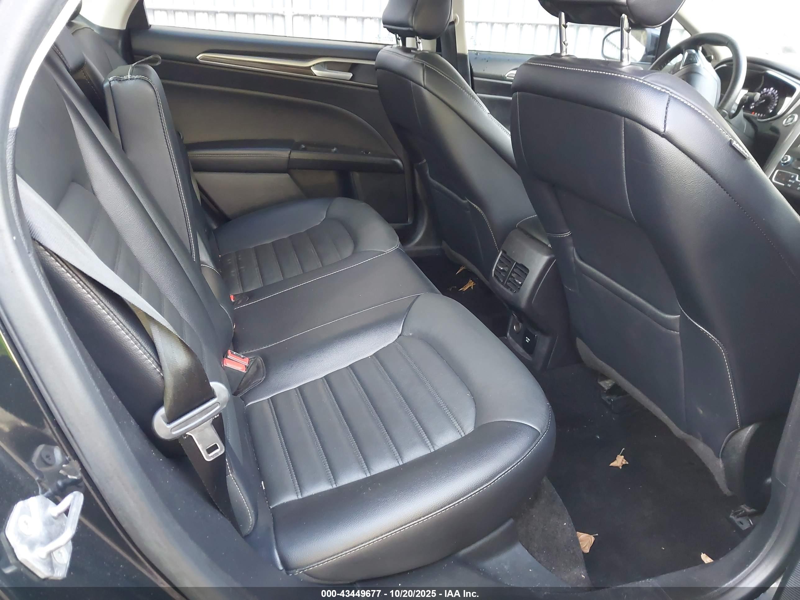 FORD FUSION image 8