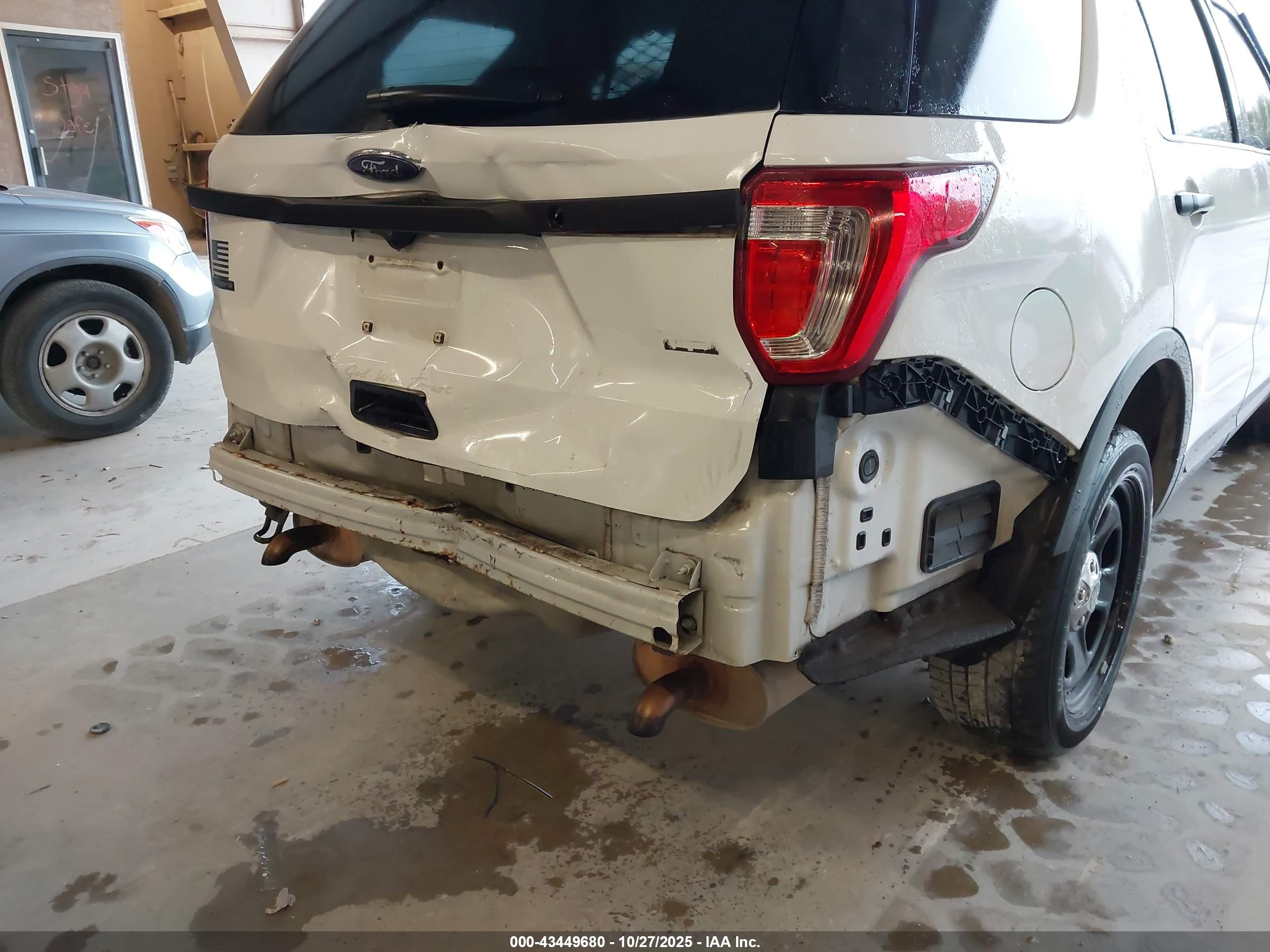 FORD UTILITY image 6