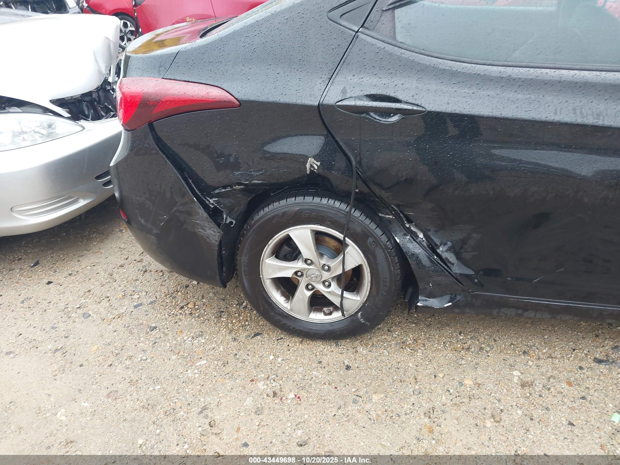 HYUNDAI ELANTRA image 6