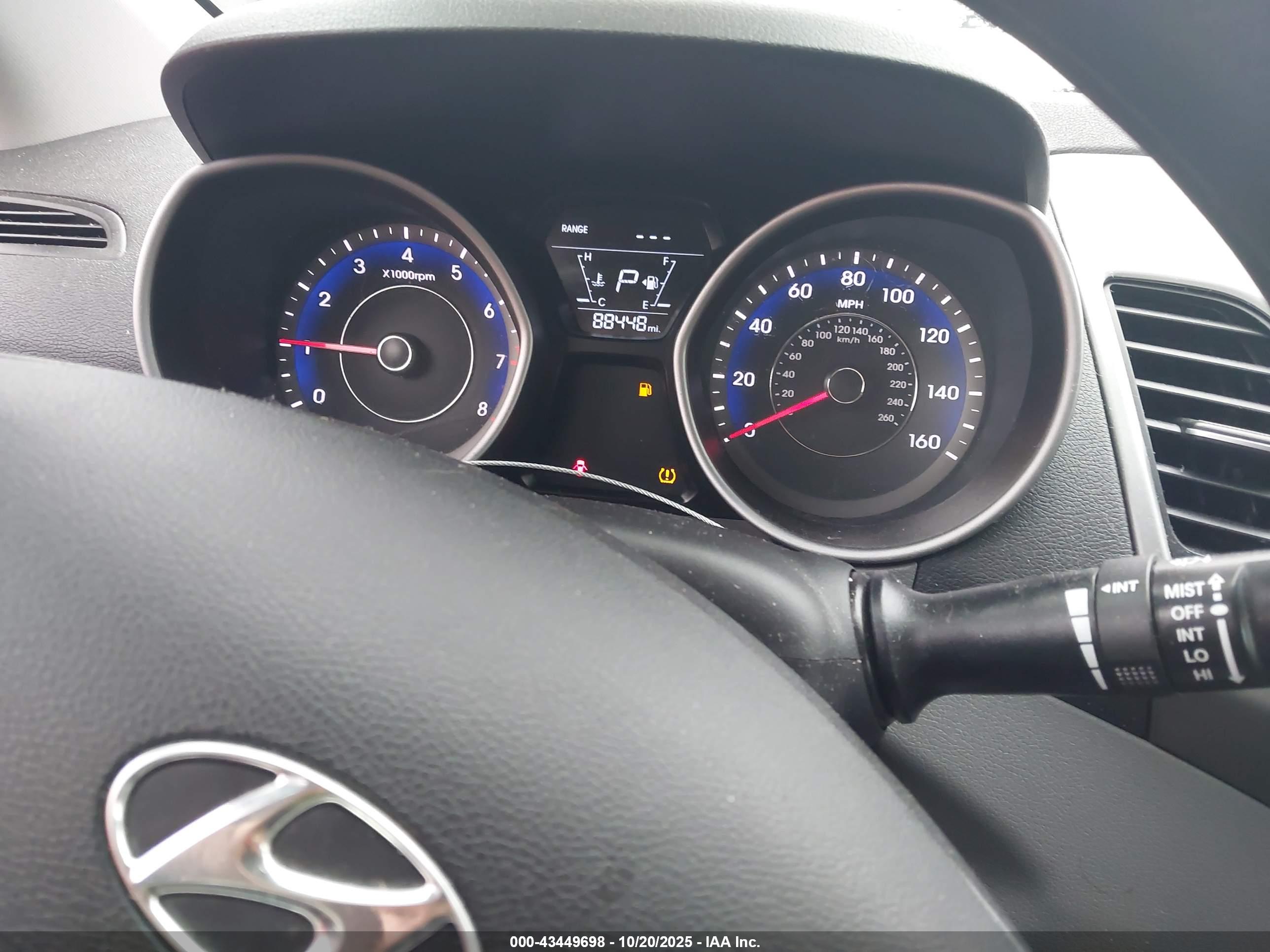 HYUNDAI ELANTRA image 7