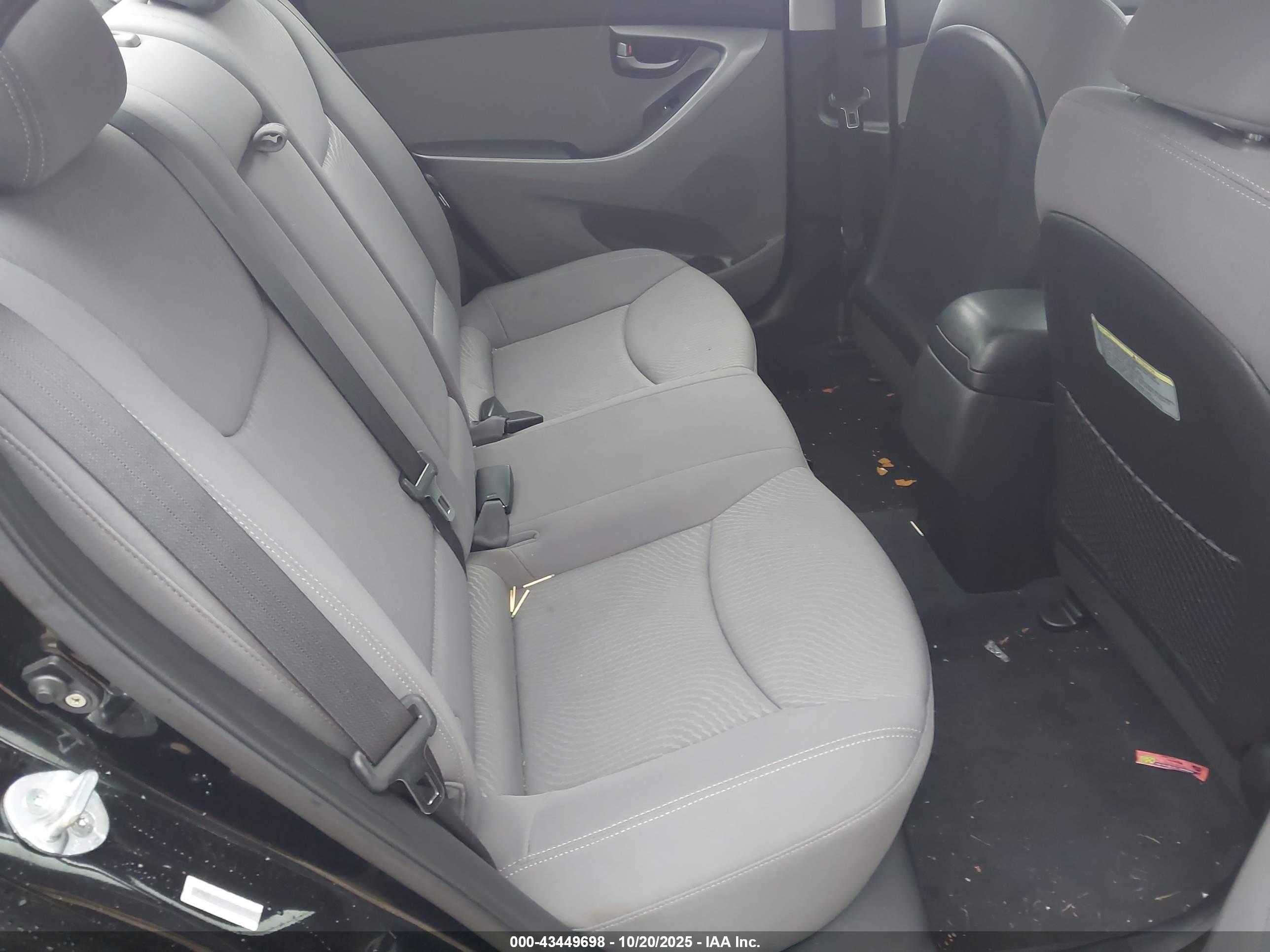 HYUNDAI ELANTRA image 8