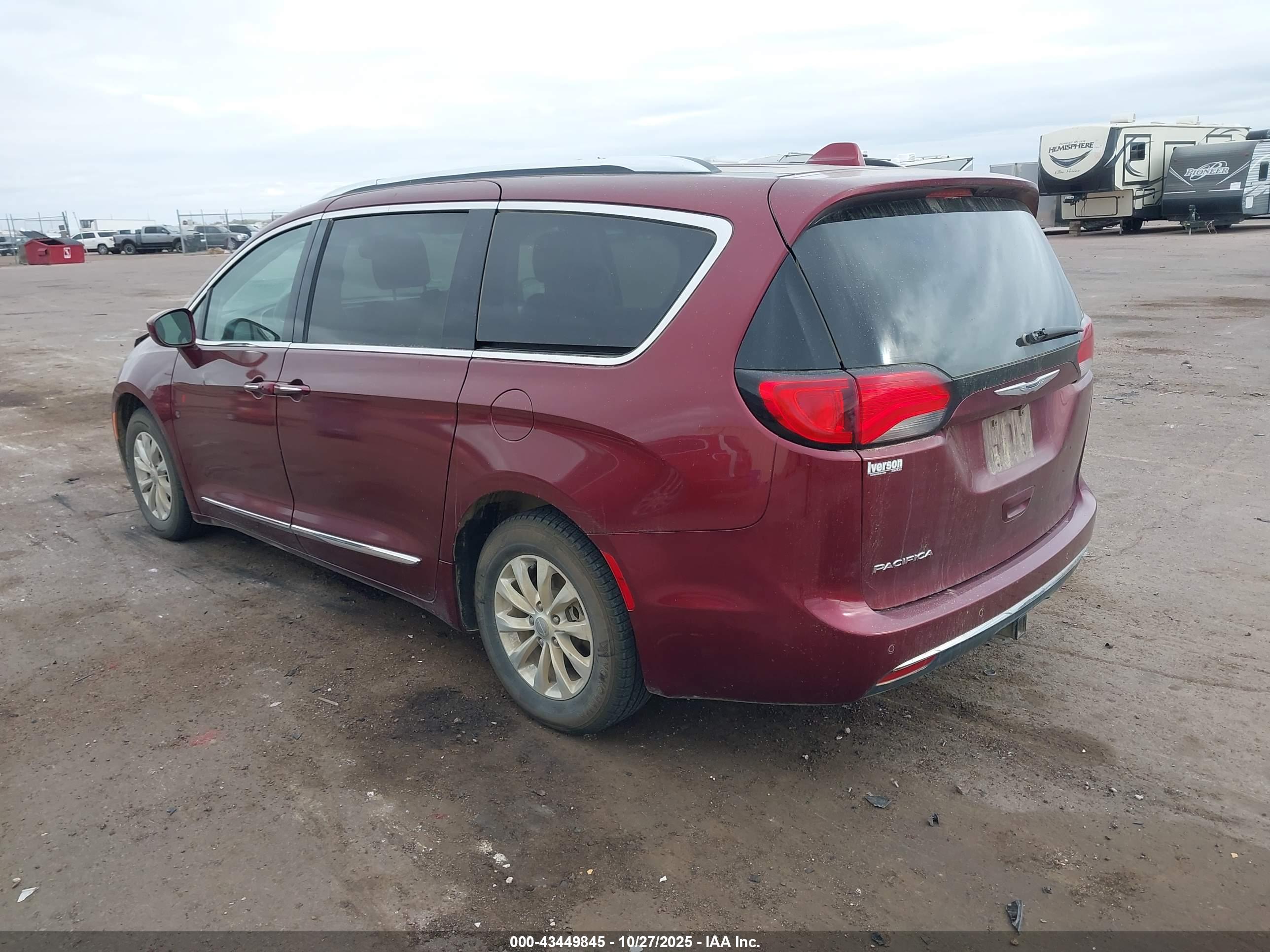 CHRYSLER PACIFICA image 3