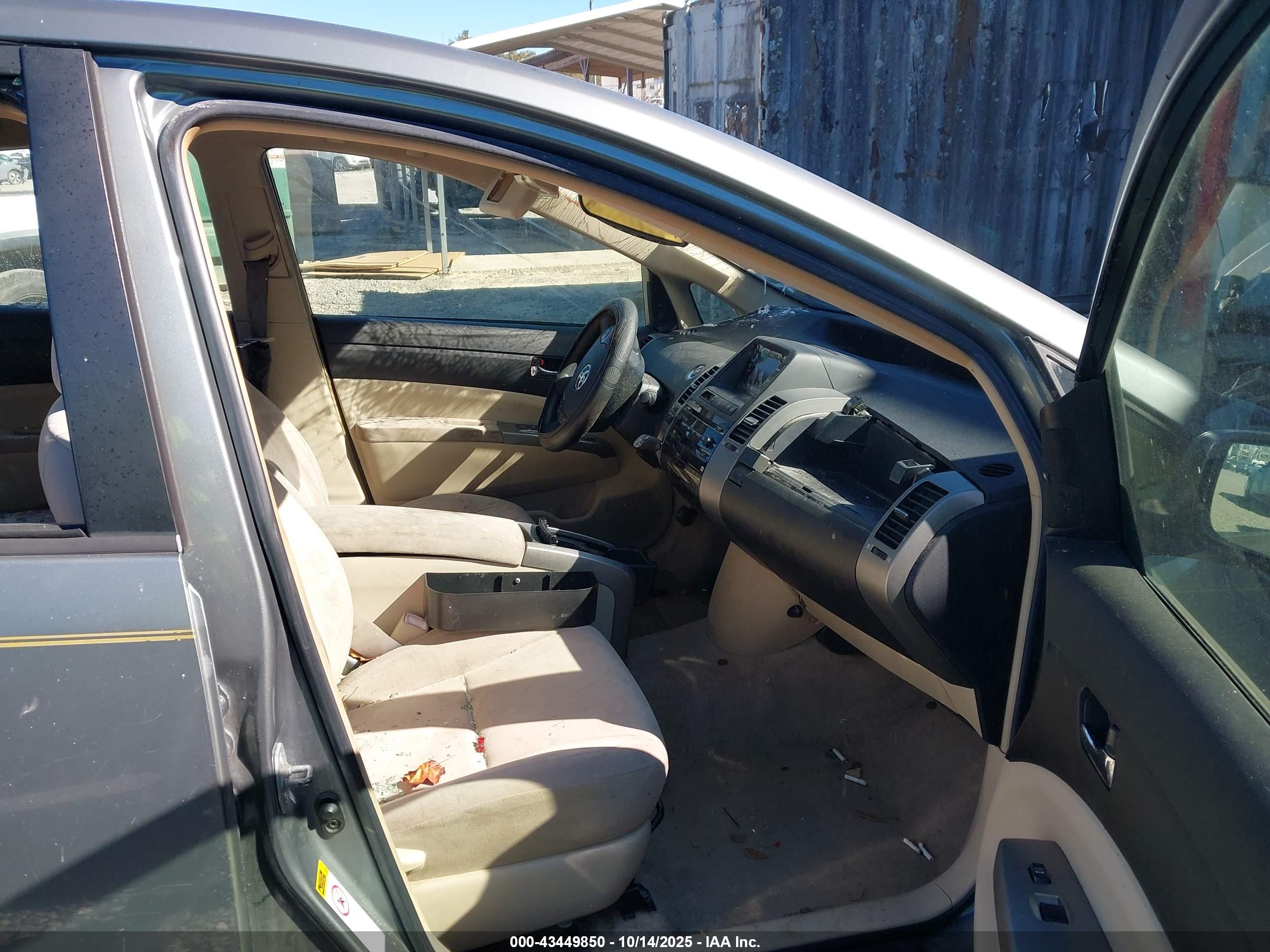 TOYOTA PRIUS image 5