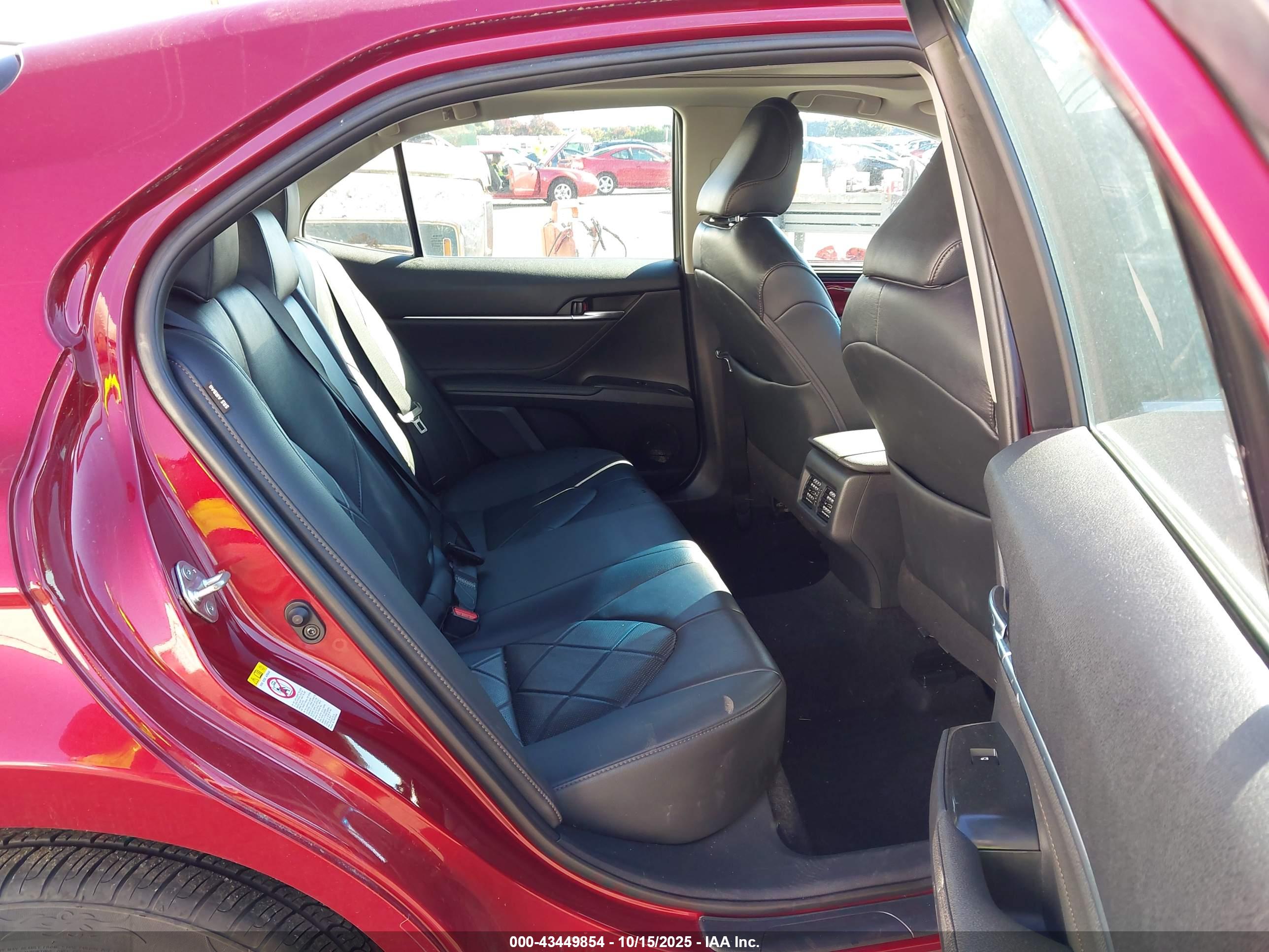 TOYOTA CAMRY image 8