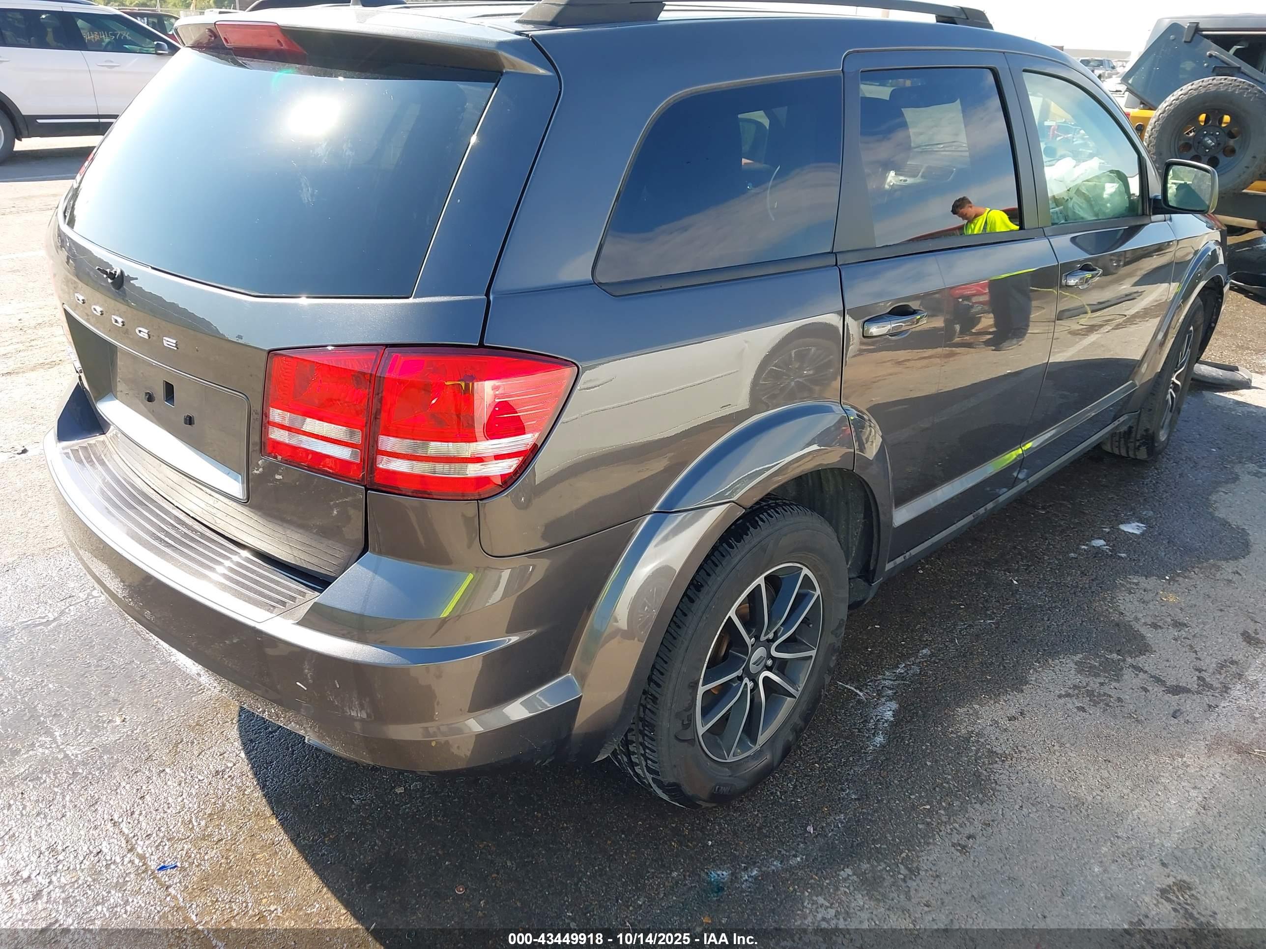 DODGE JOURNEY image 4