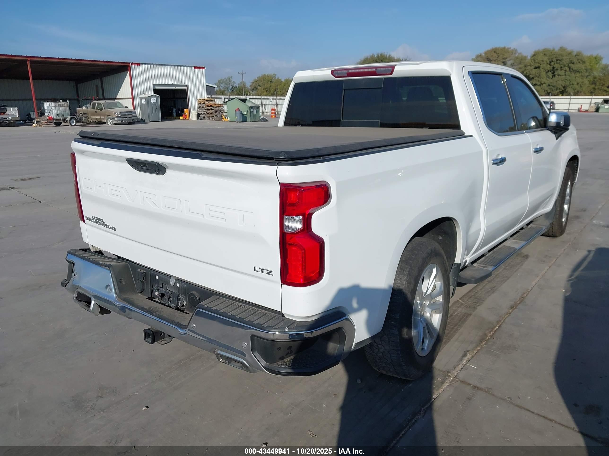 CHEVROLET SILVERADO image 4