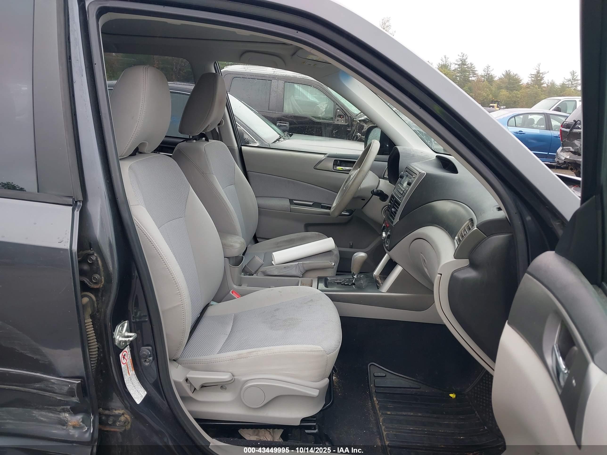 SUBARU FORESTER image 5