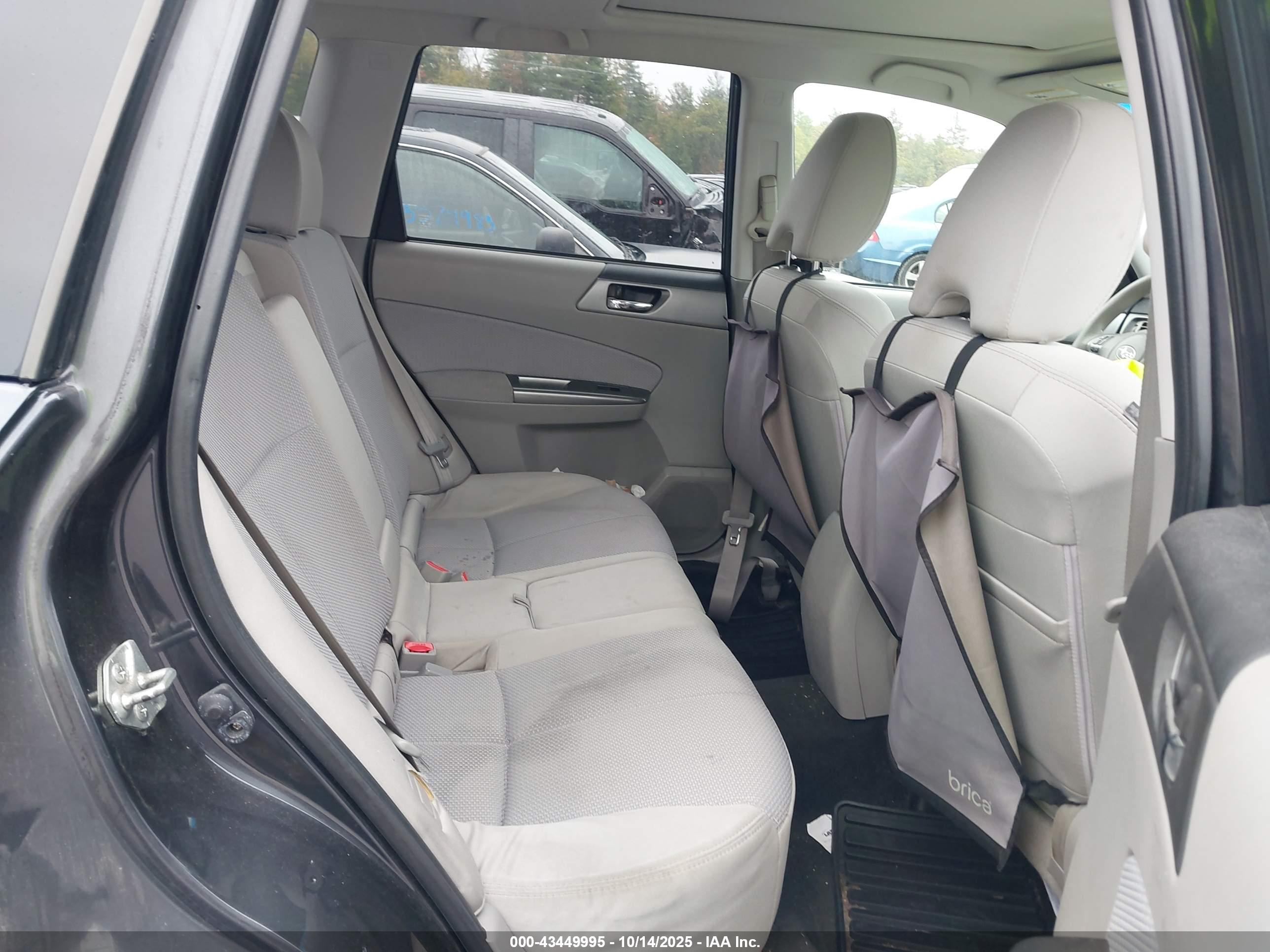 SUBARU FORESTER image 8