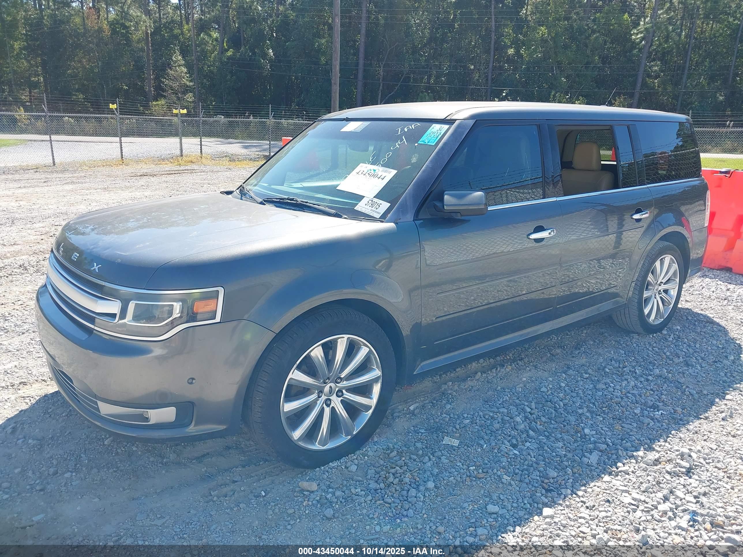 FORD FLEX image 6