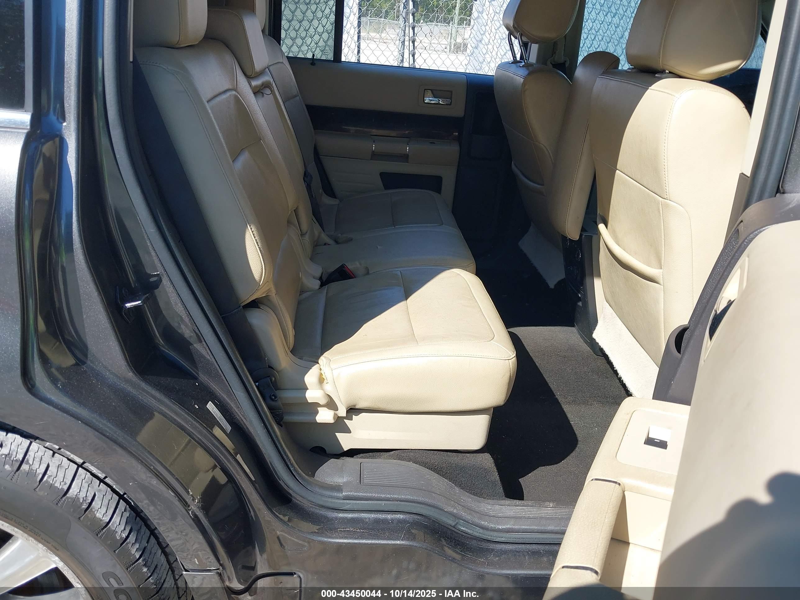 FORD FLEX image 8