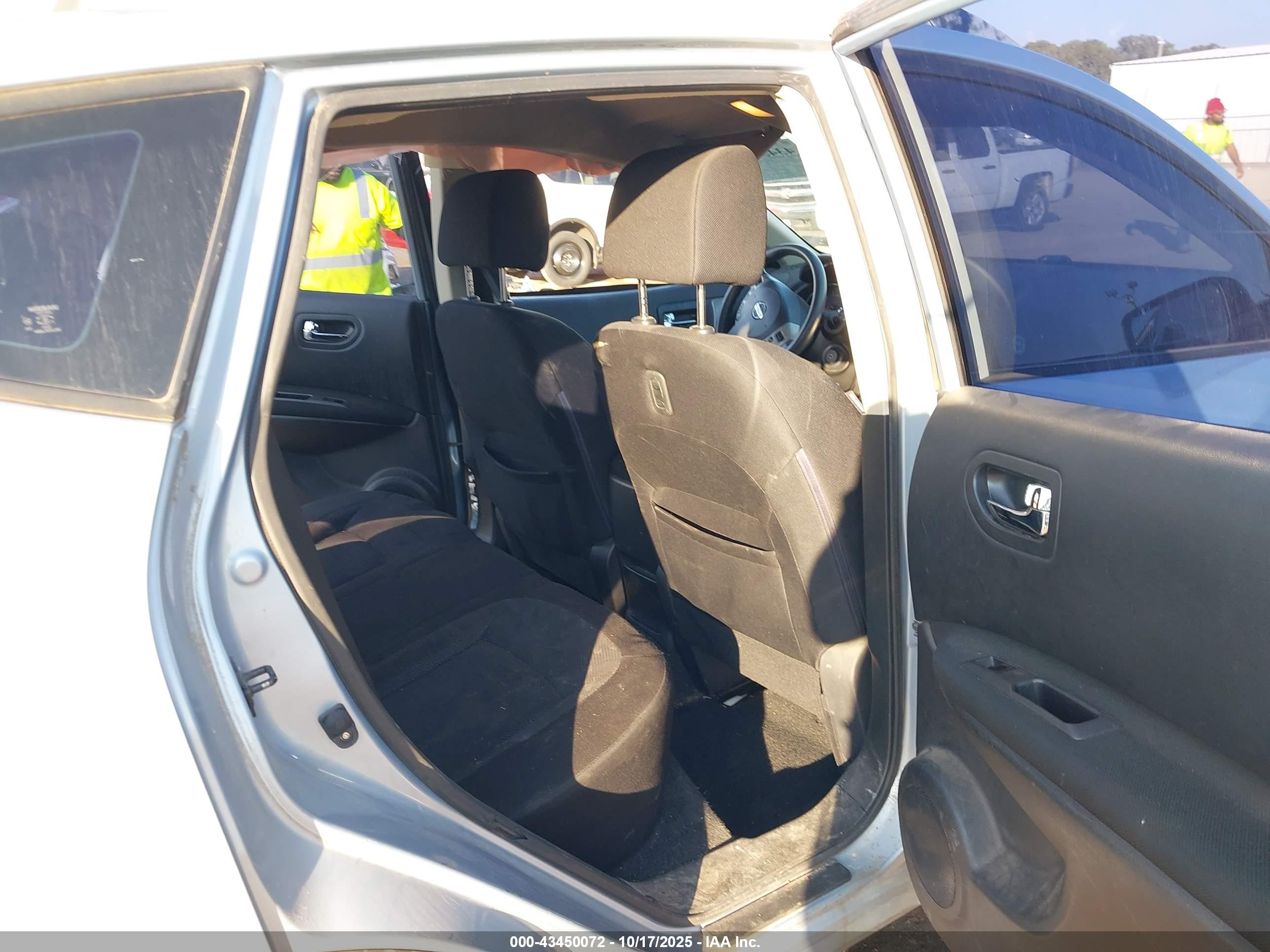 NISSAN ROGUE image 8