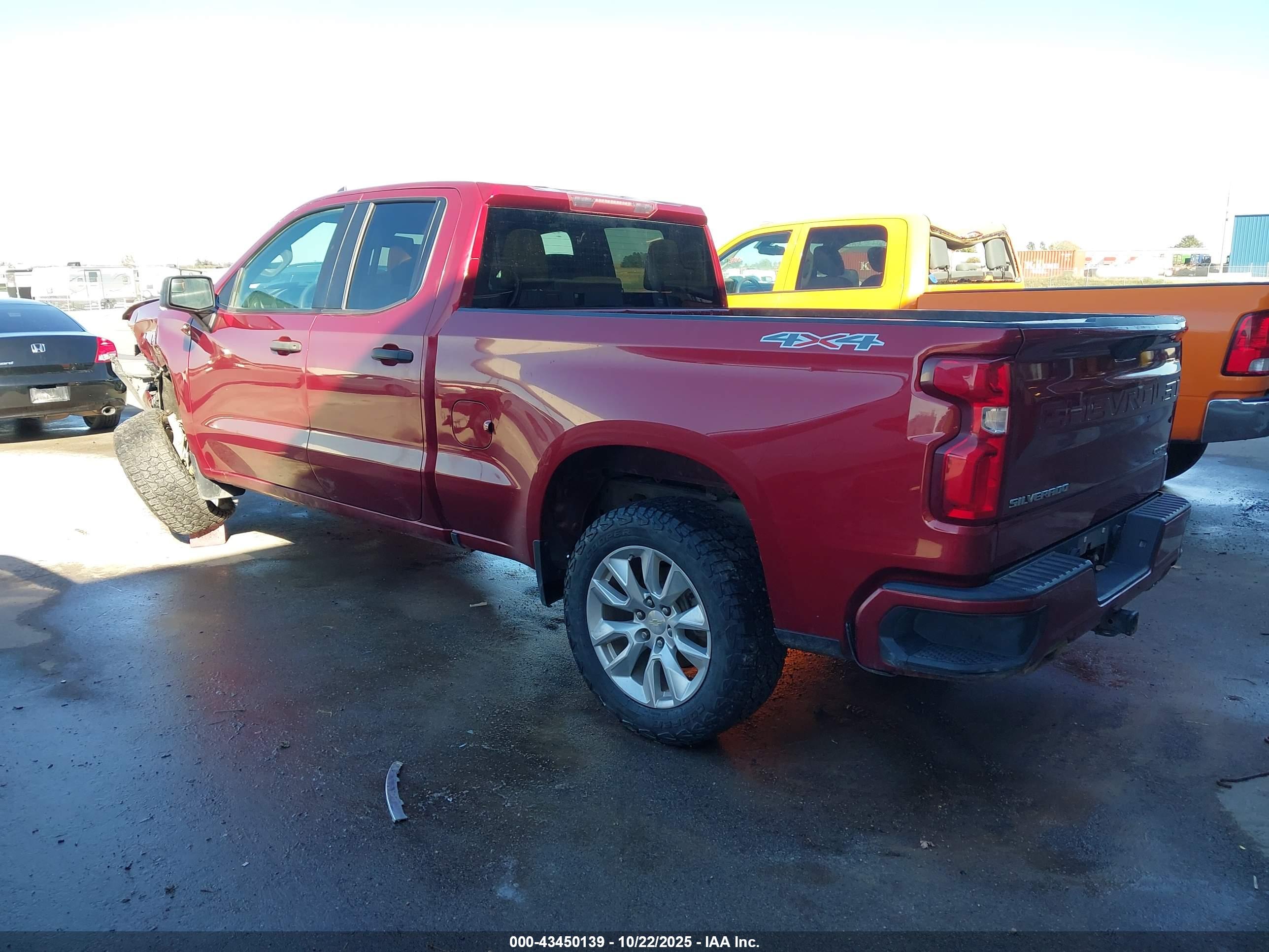 CHEVROLET SILVERADO image 3