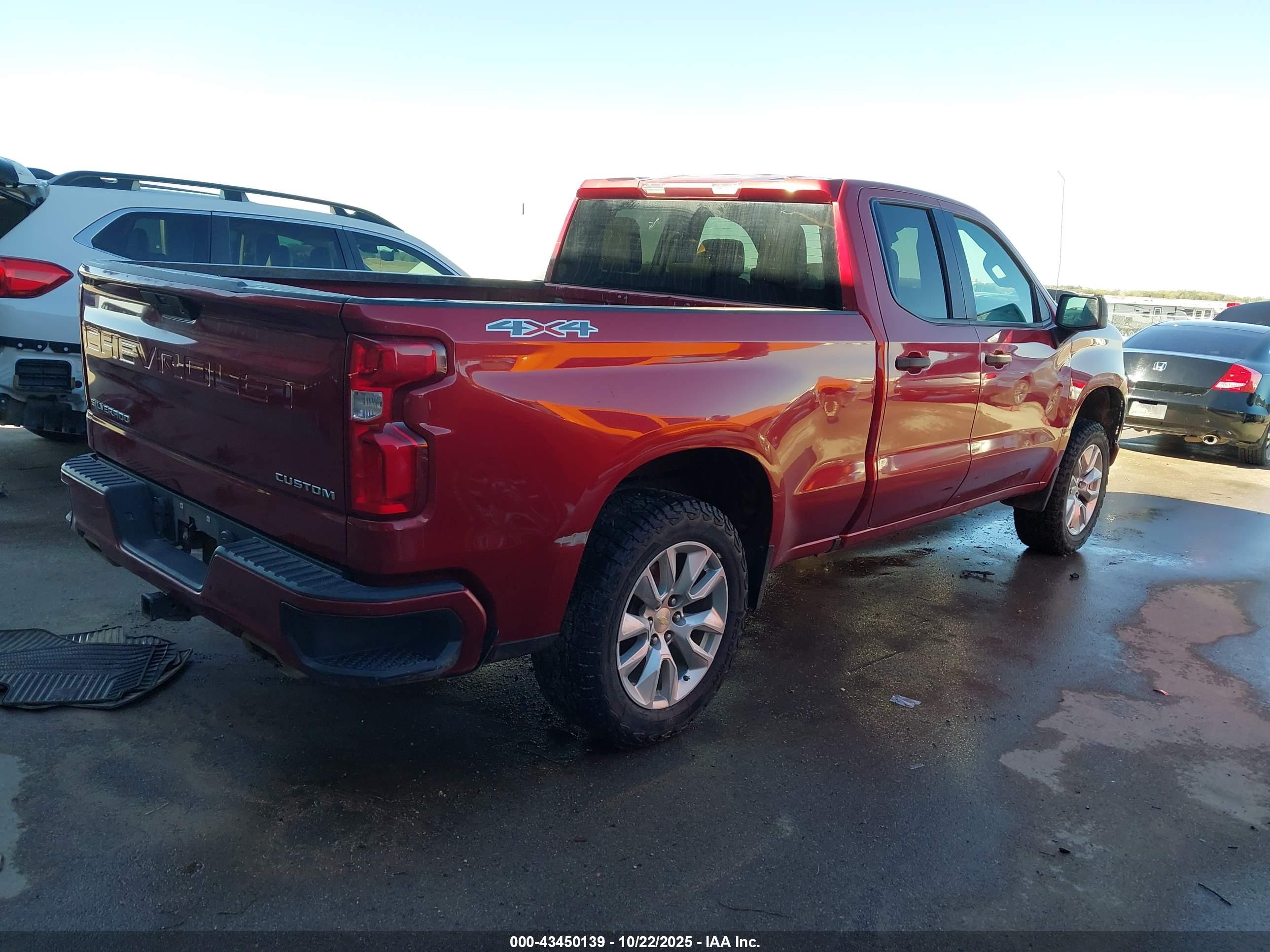 CHEVROLET SILVERADO image 4