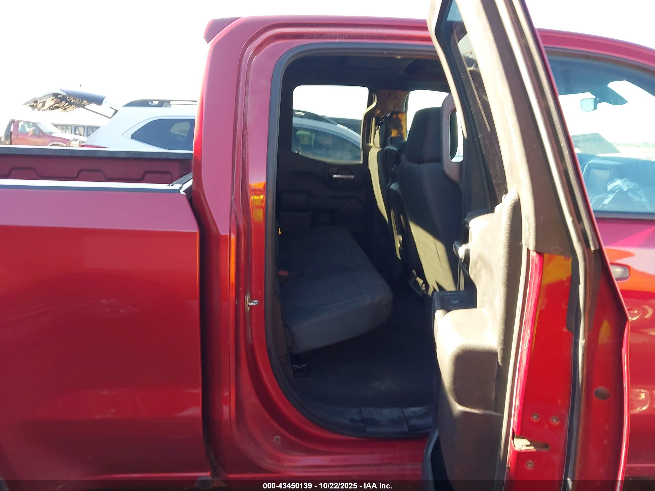 CHEVROLET SILVERADO image 8