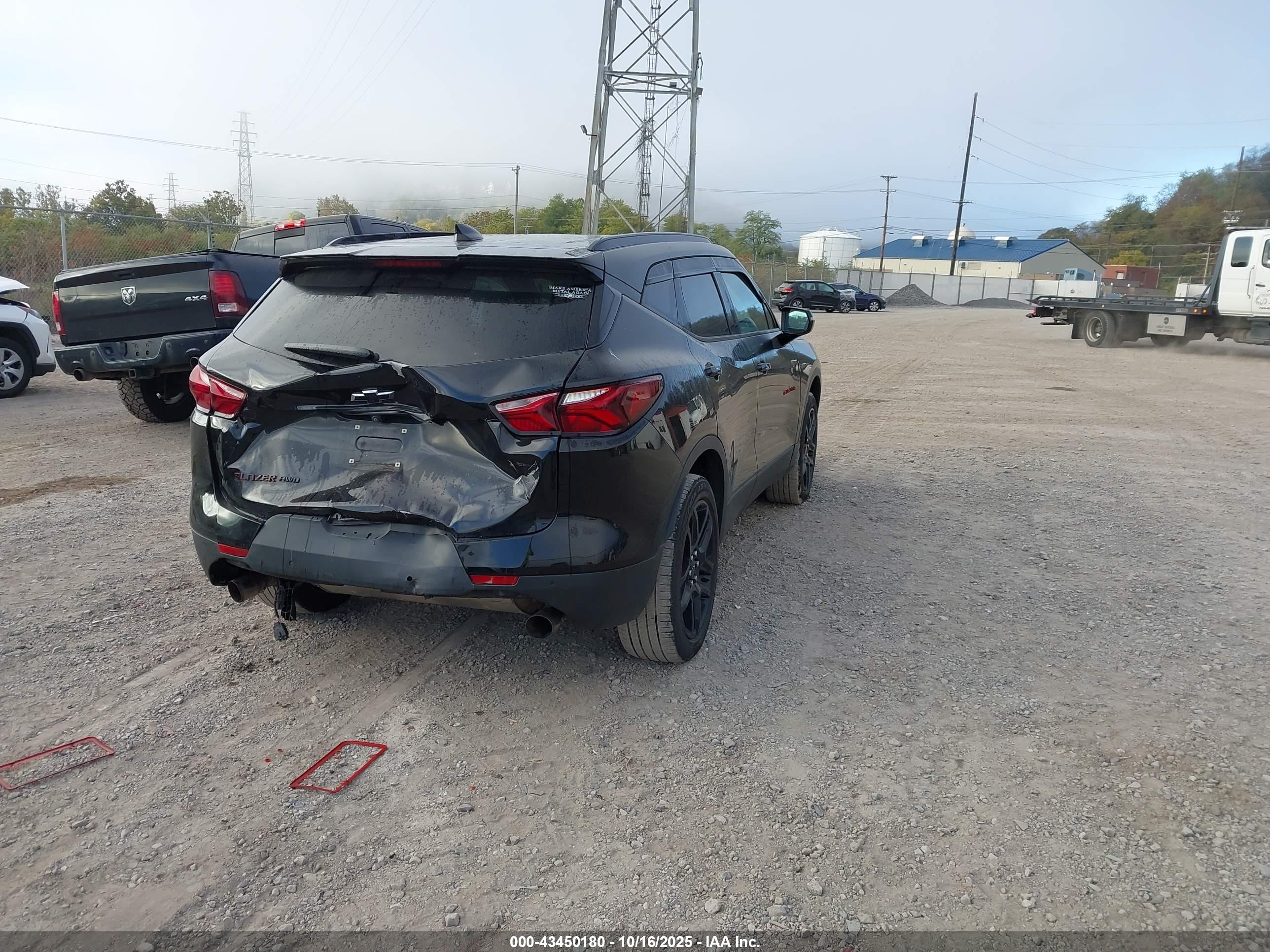 CHEVROLET BLAZER image 4