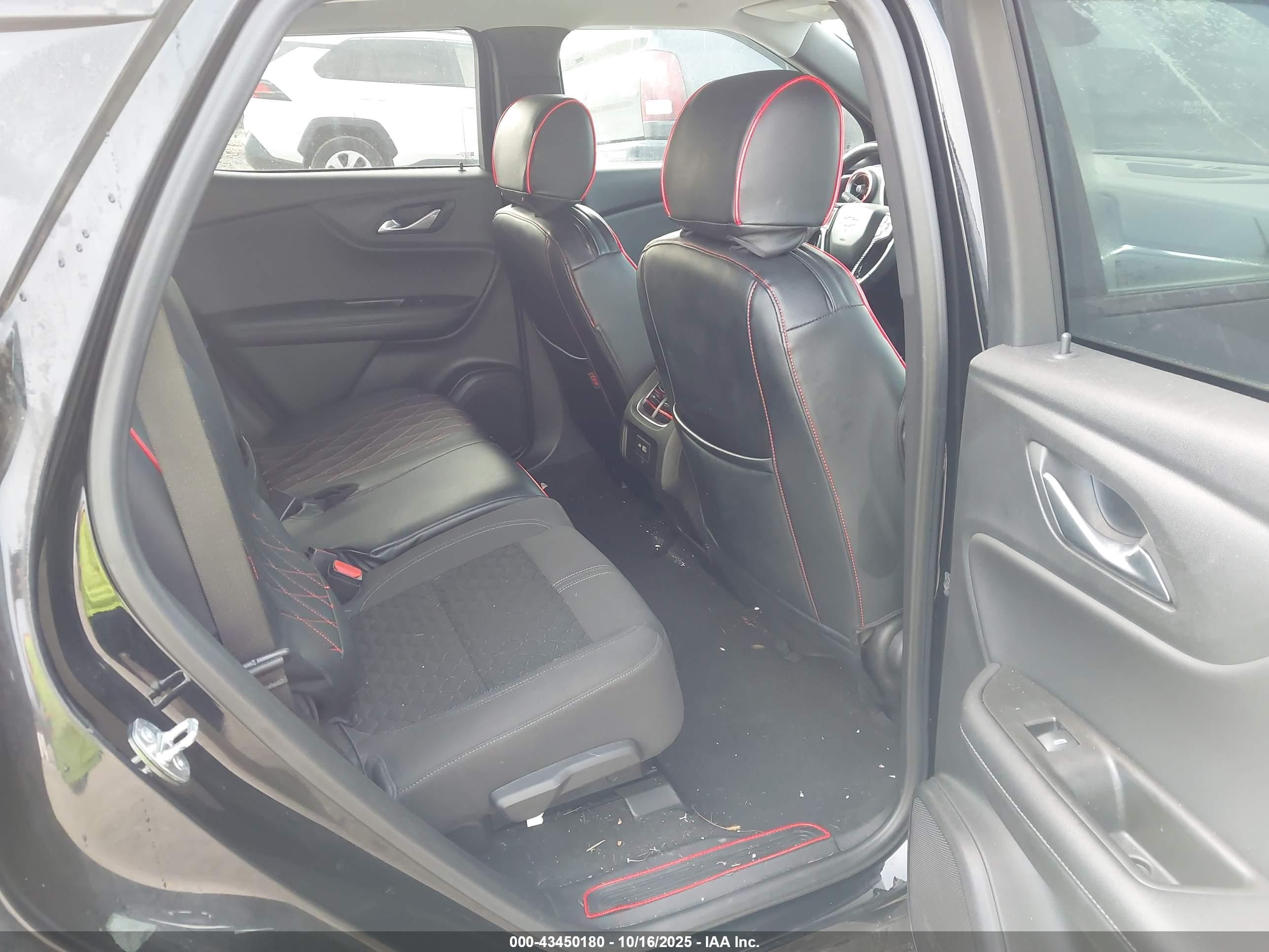 CHEVROLET BLAZER image 8