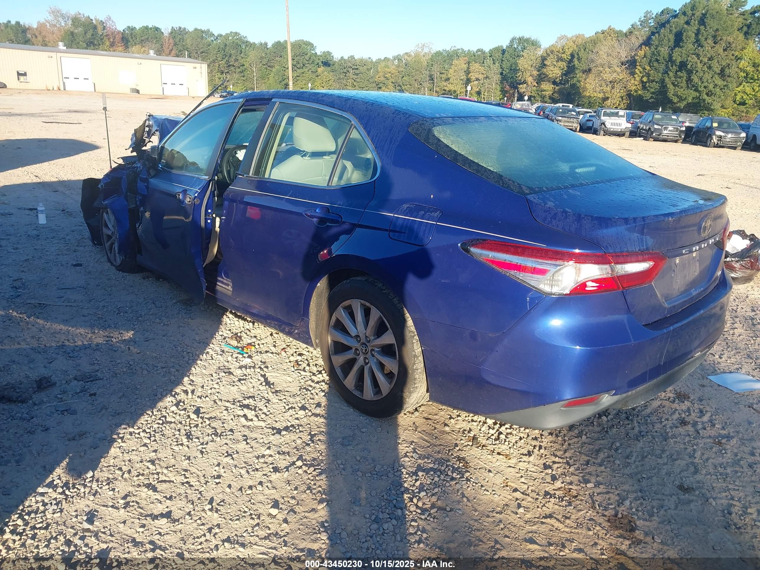 TOYOTA CAMRY image 3