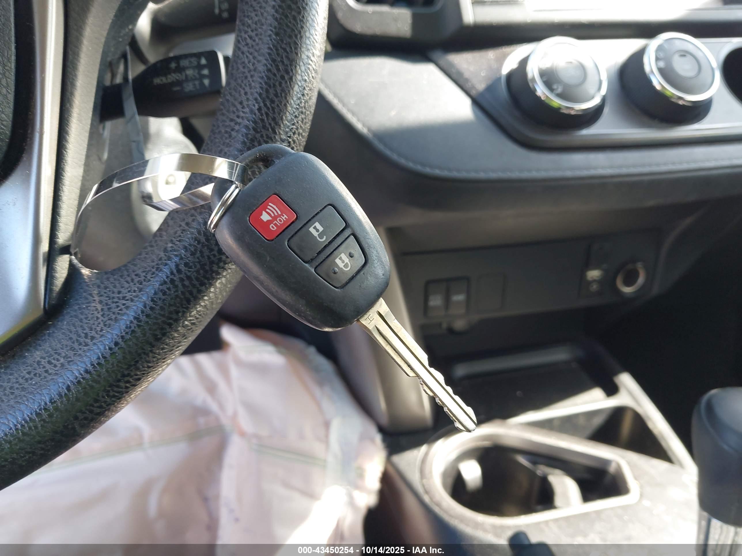 TOYOTA RAV4 image 11