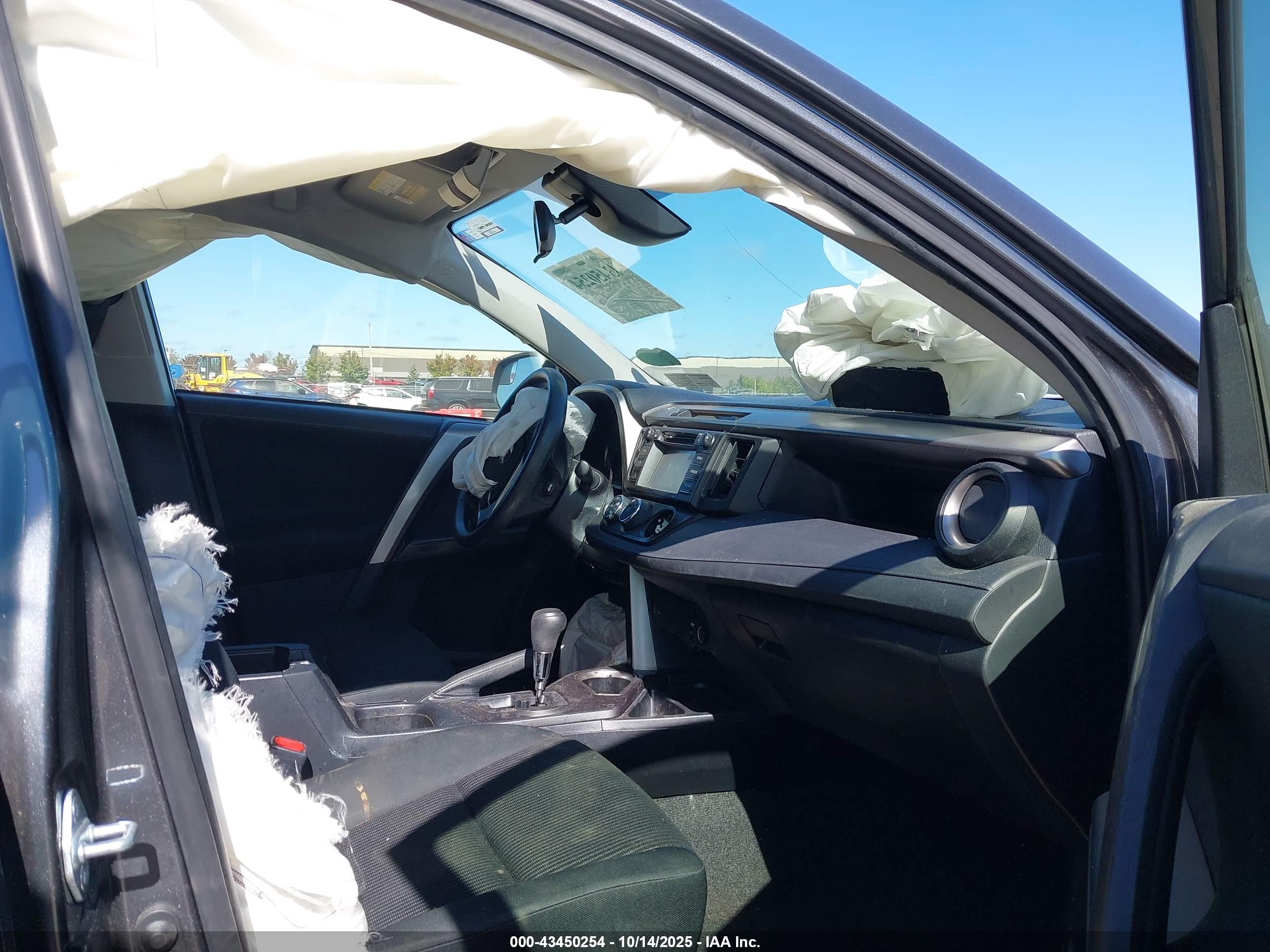 TOYOTA RAV4 image 5