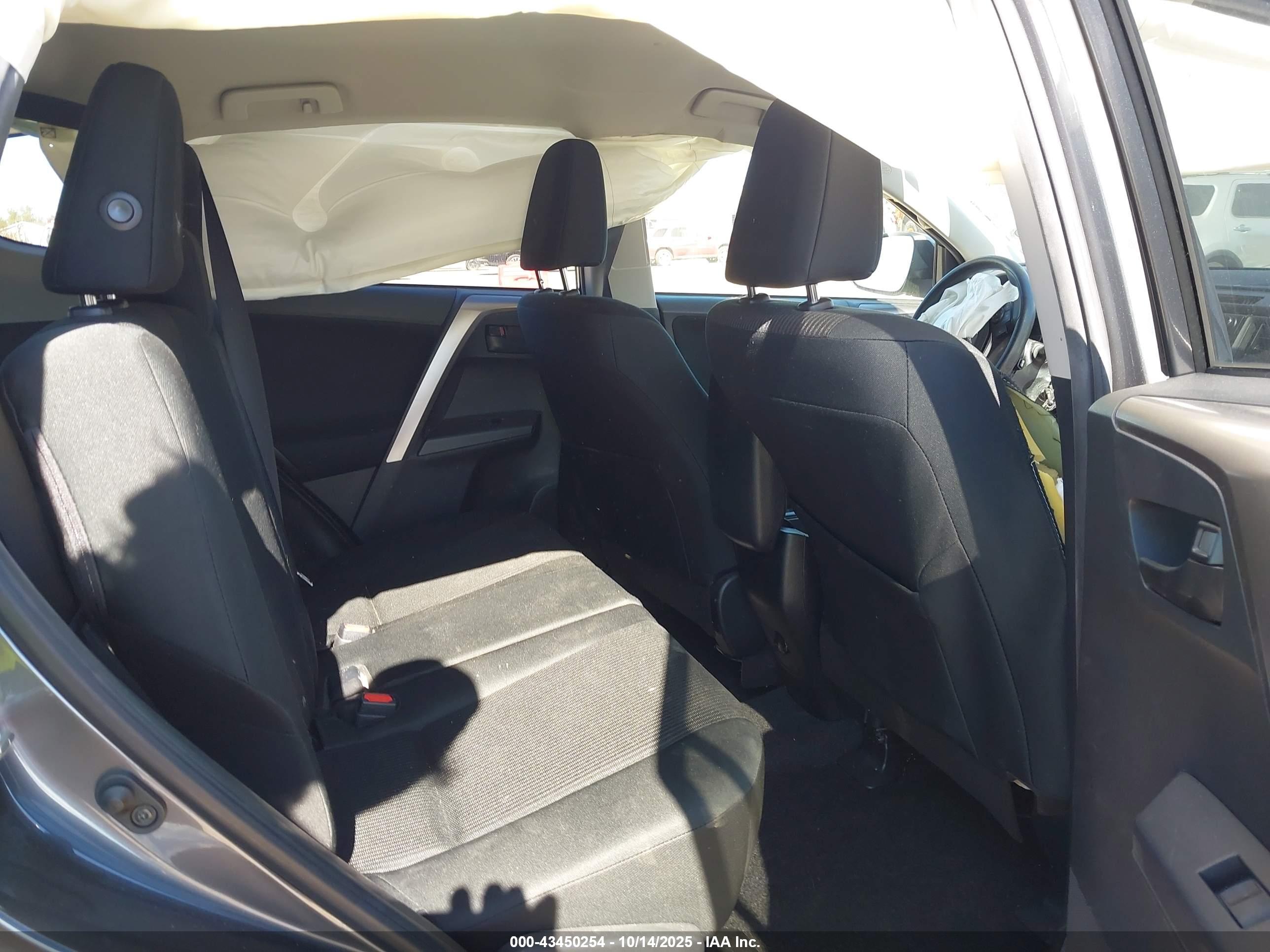 TOYOTA RAV4 image 8