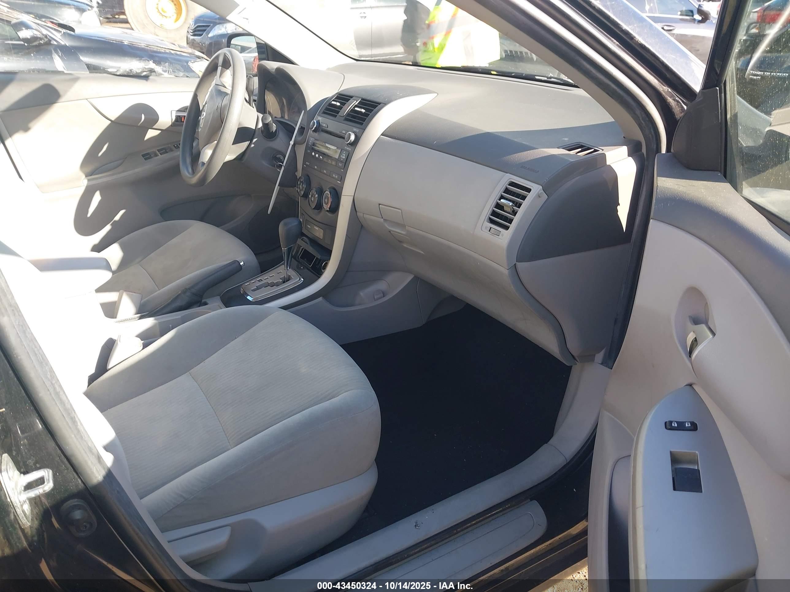 TOYOTA COROLLA image 5