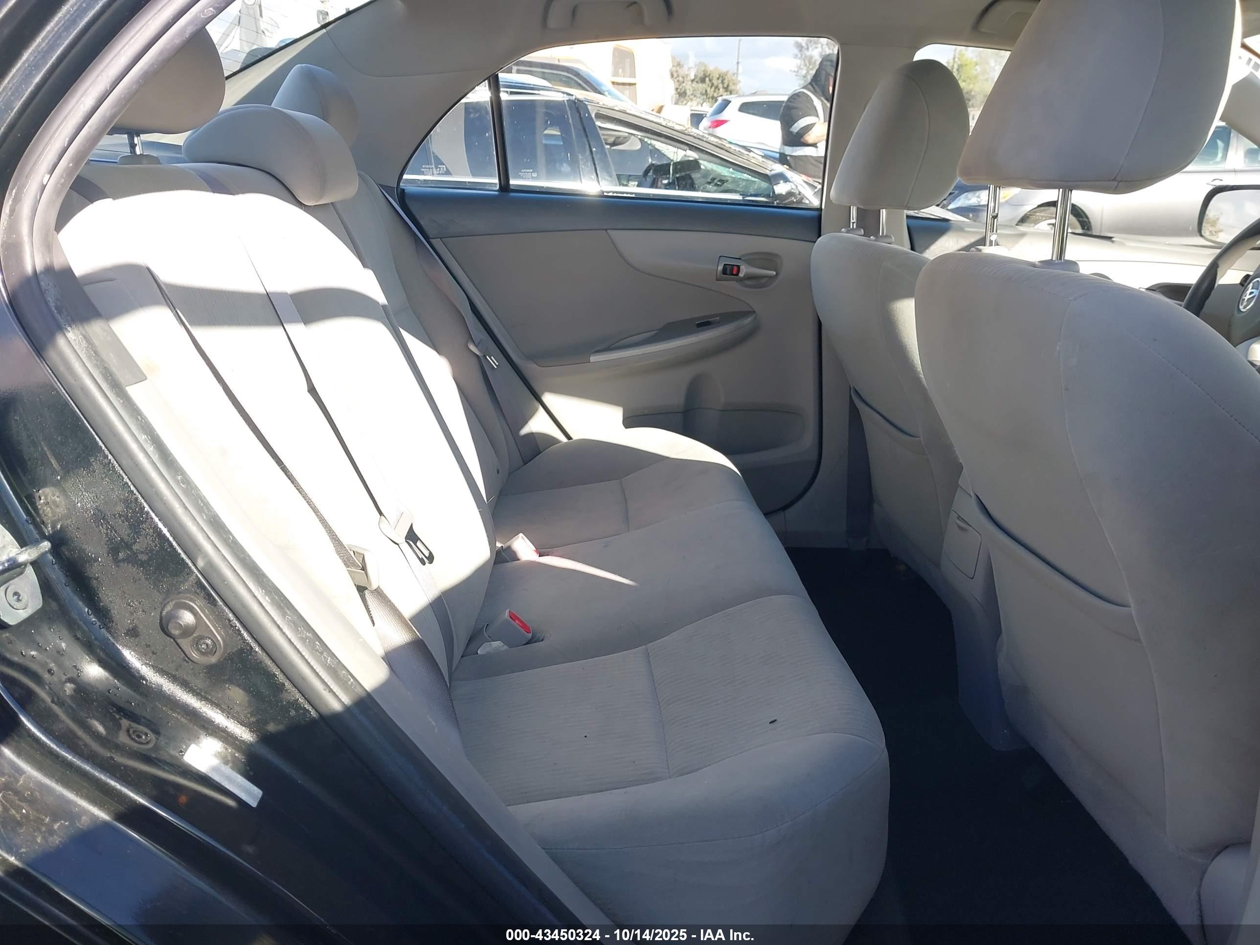 TOYOTA COROLLA image 8