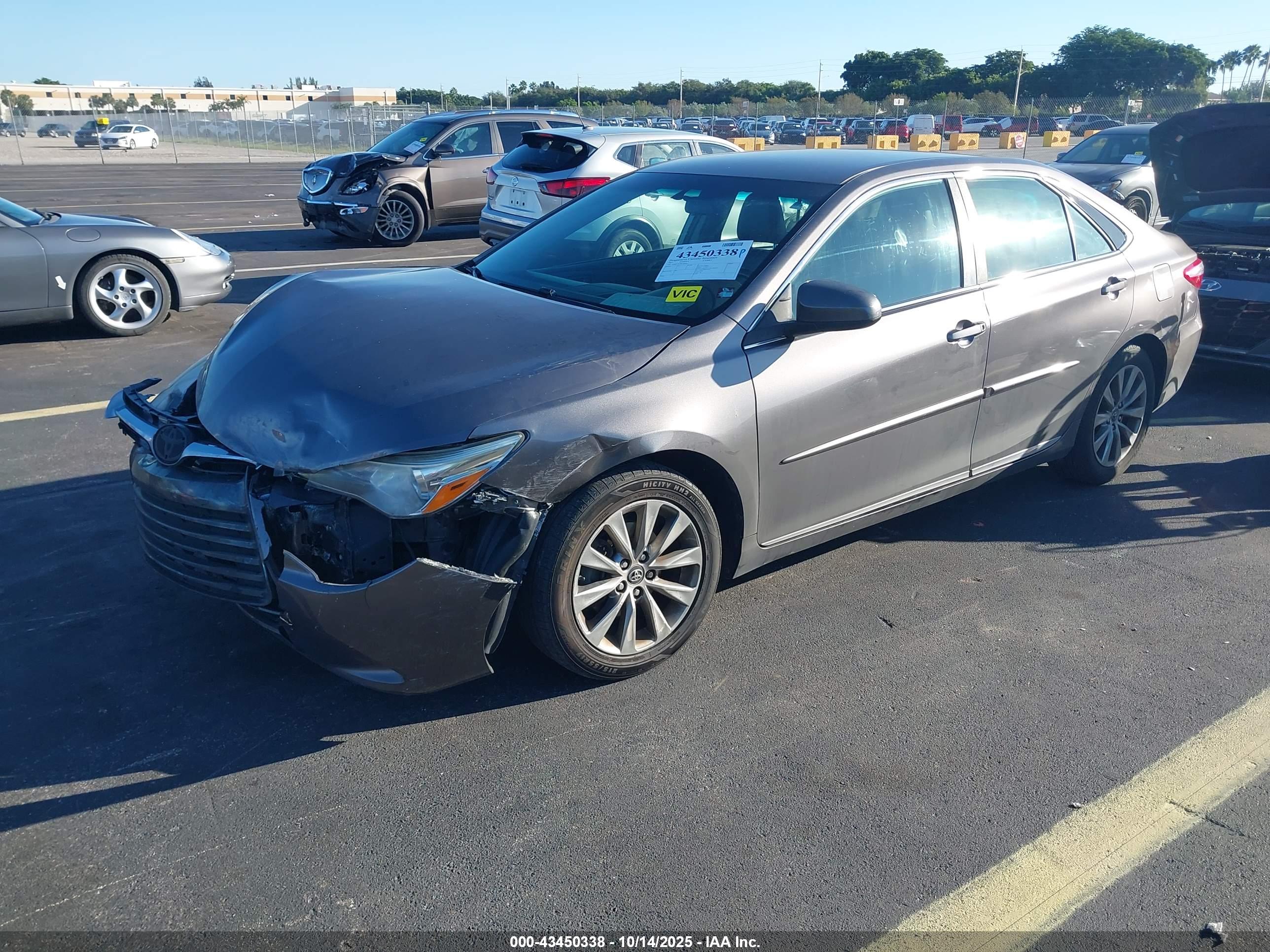 TOYOTA CAMRY image 2