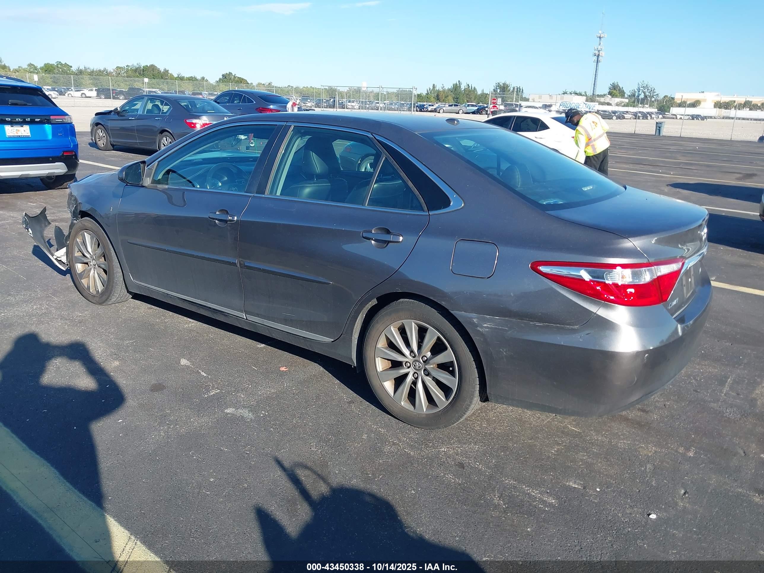 TOYOTA CAMRY image 3