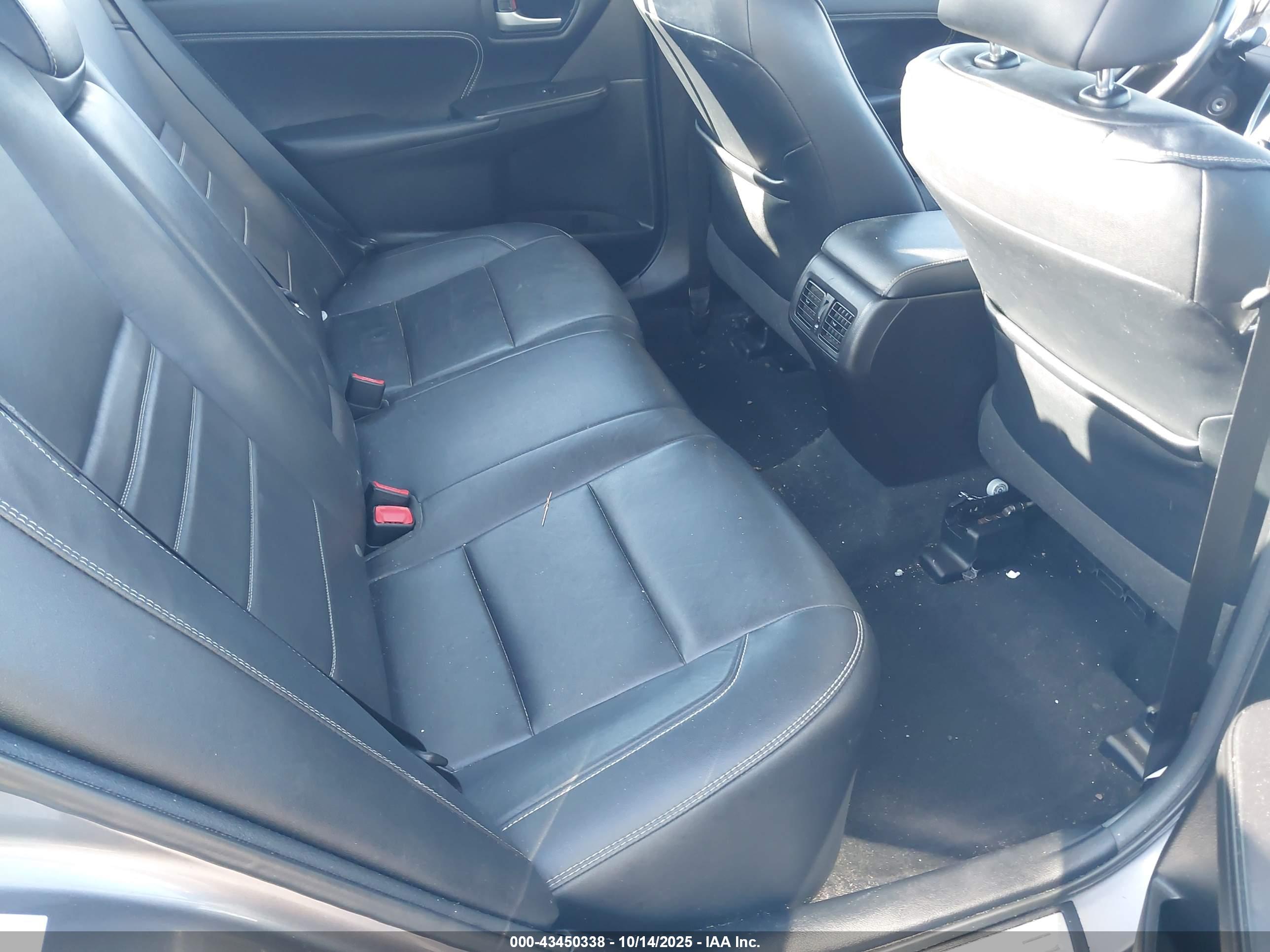 TOYOTA CAMRY image 8
