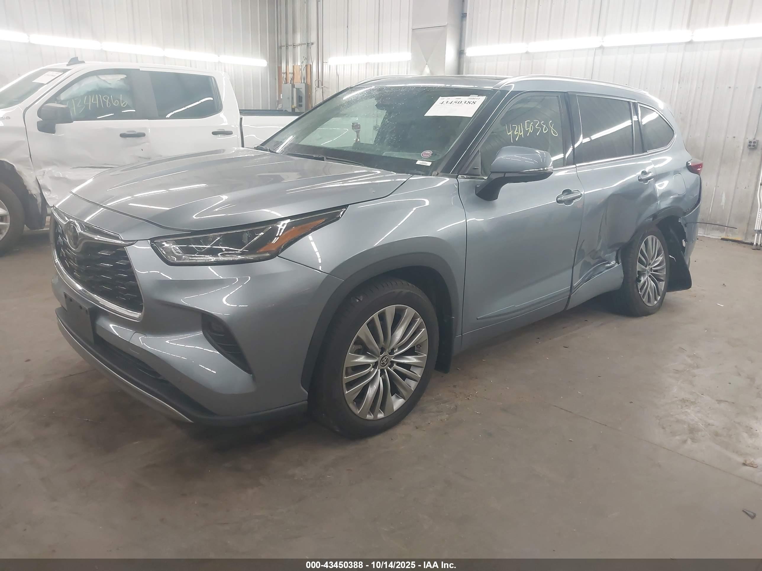 TOYOTA HIGHLANDER image 2