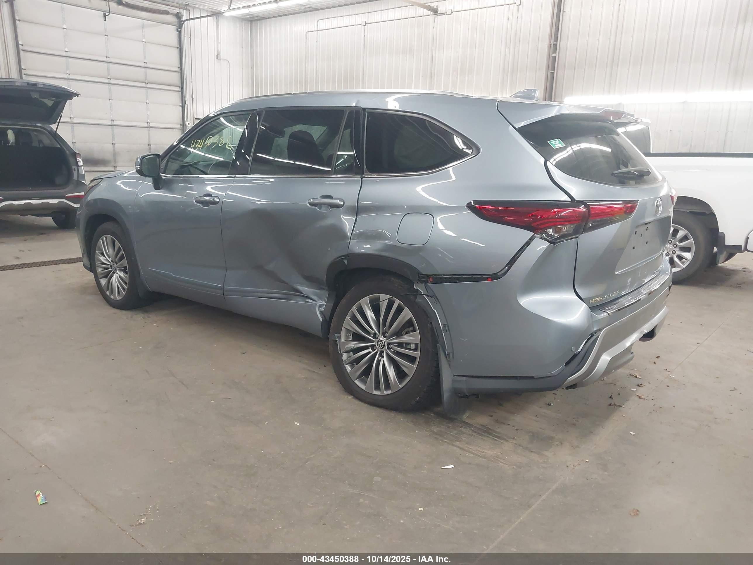 TOYOTA HIGHLANDER image 3