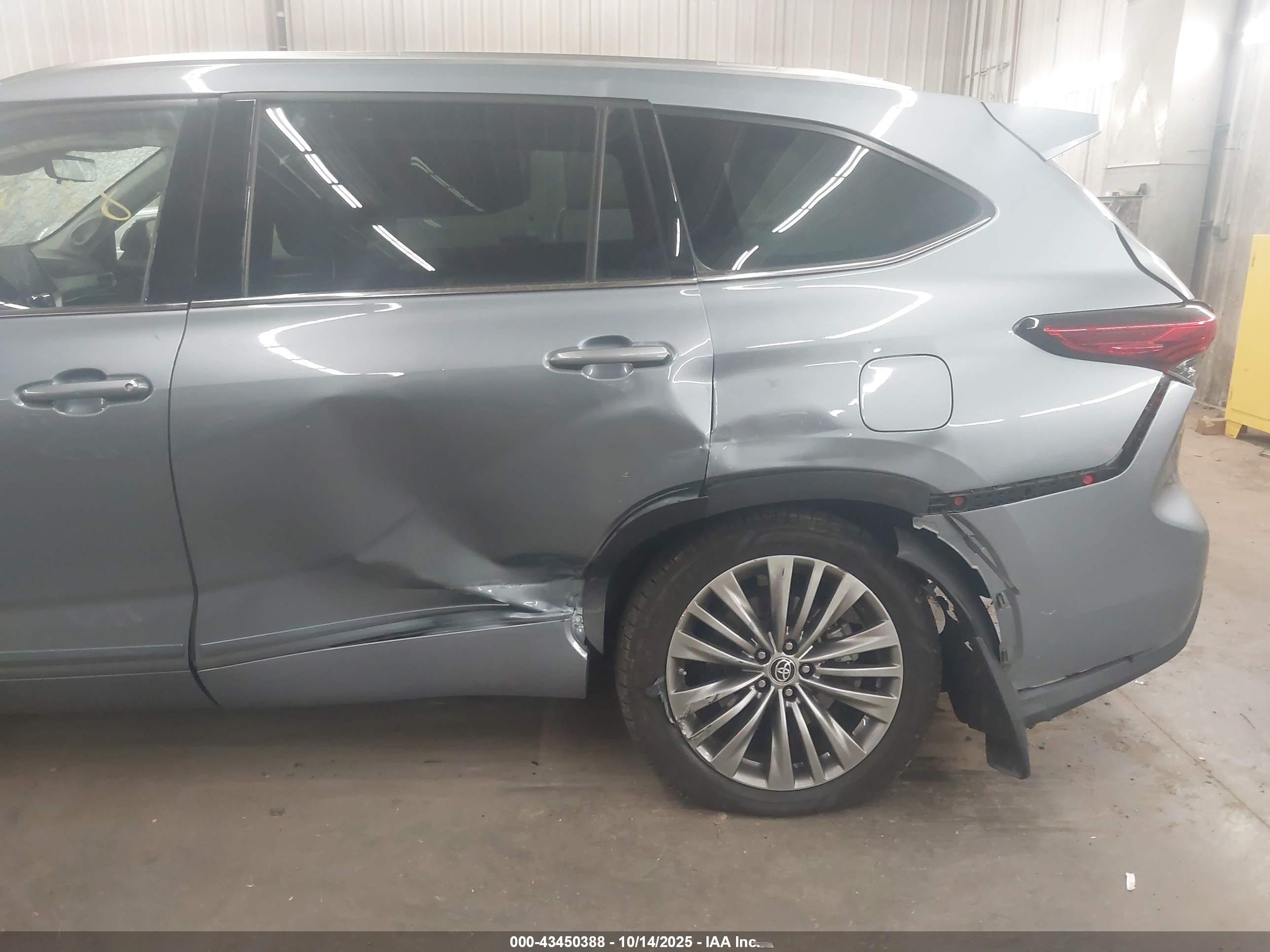 TOYOTA HIGHLANDER image 6
