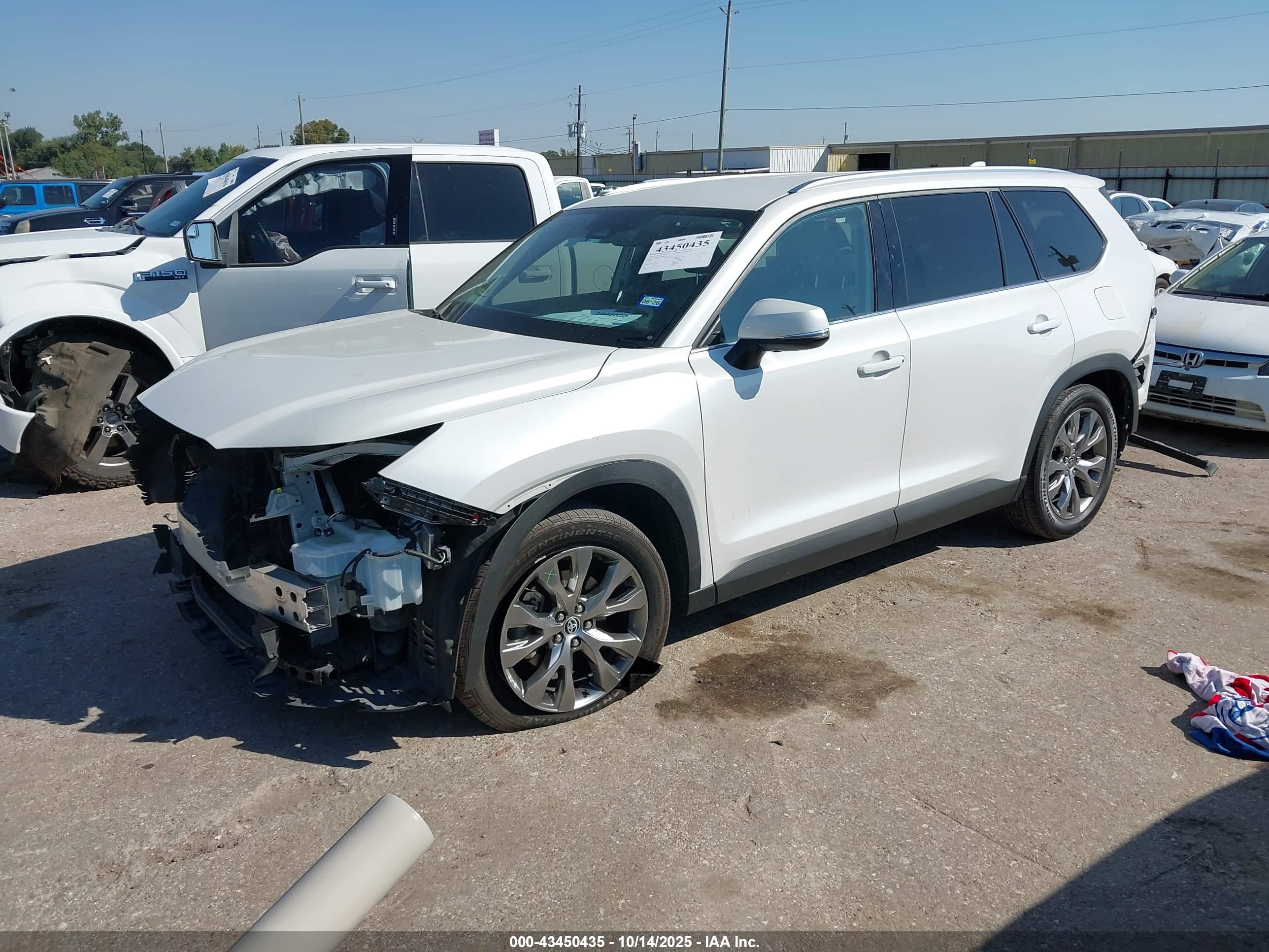 TOYOTA GRAND image 2