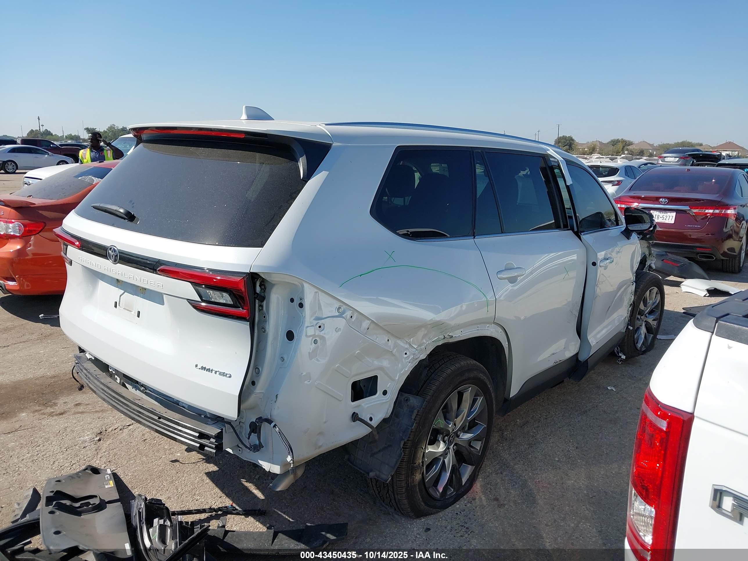 TOYOTA GRAND image 4